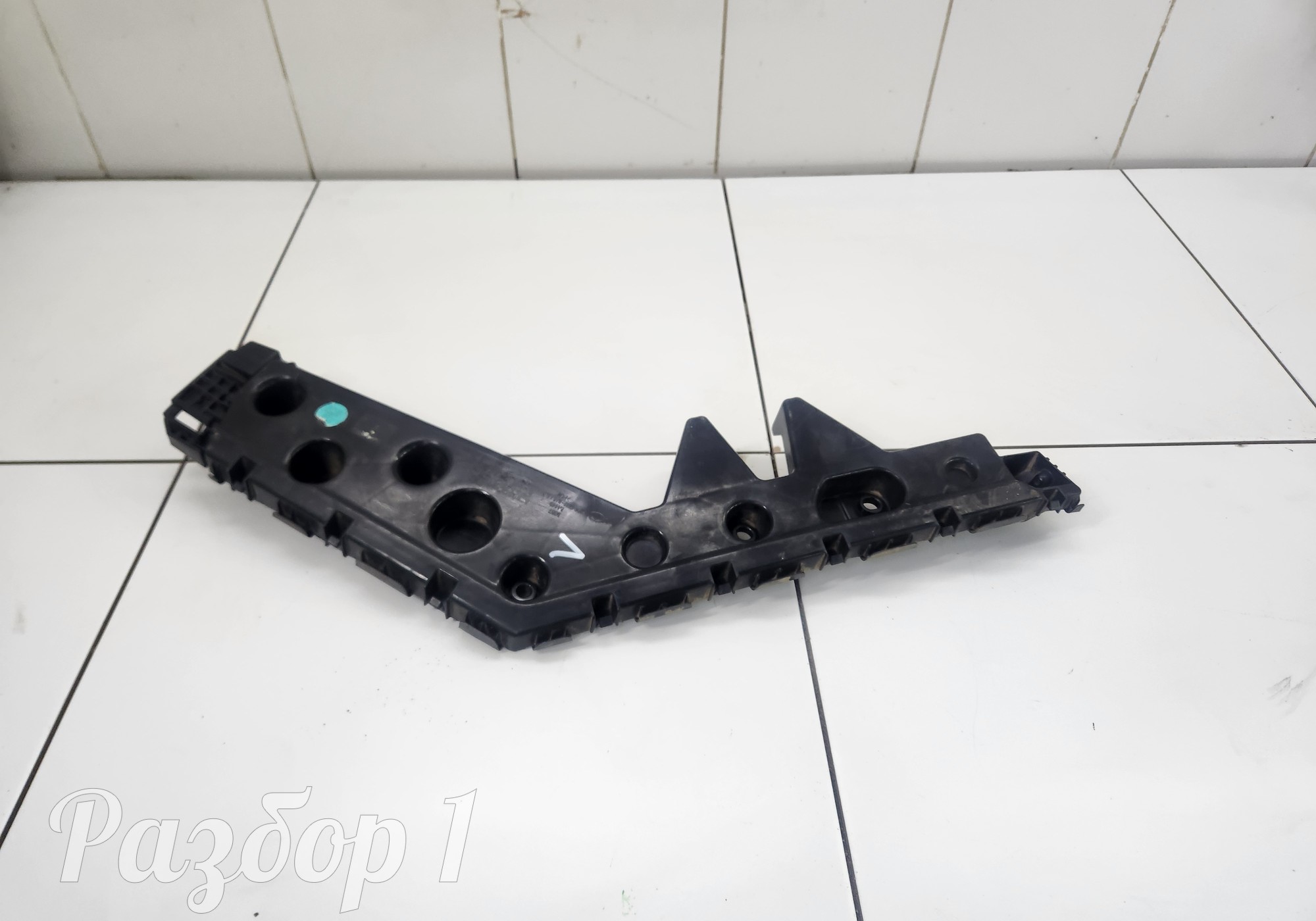 2804231BA01 Кронштейн заднего бампера (левый) для Faw Bestune B70 (с 2020)