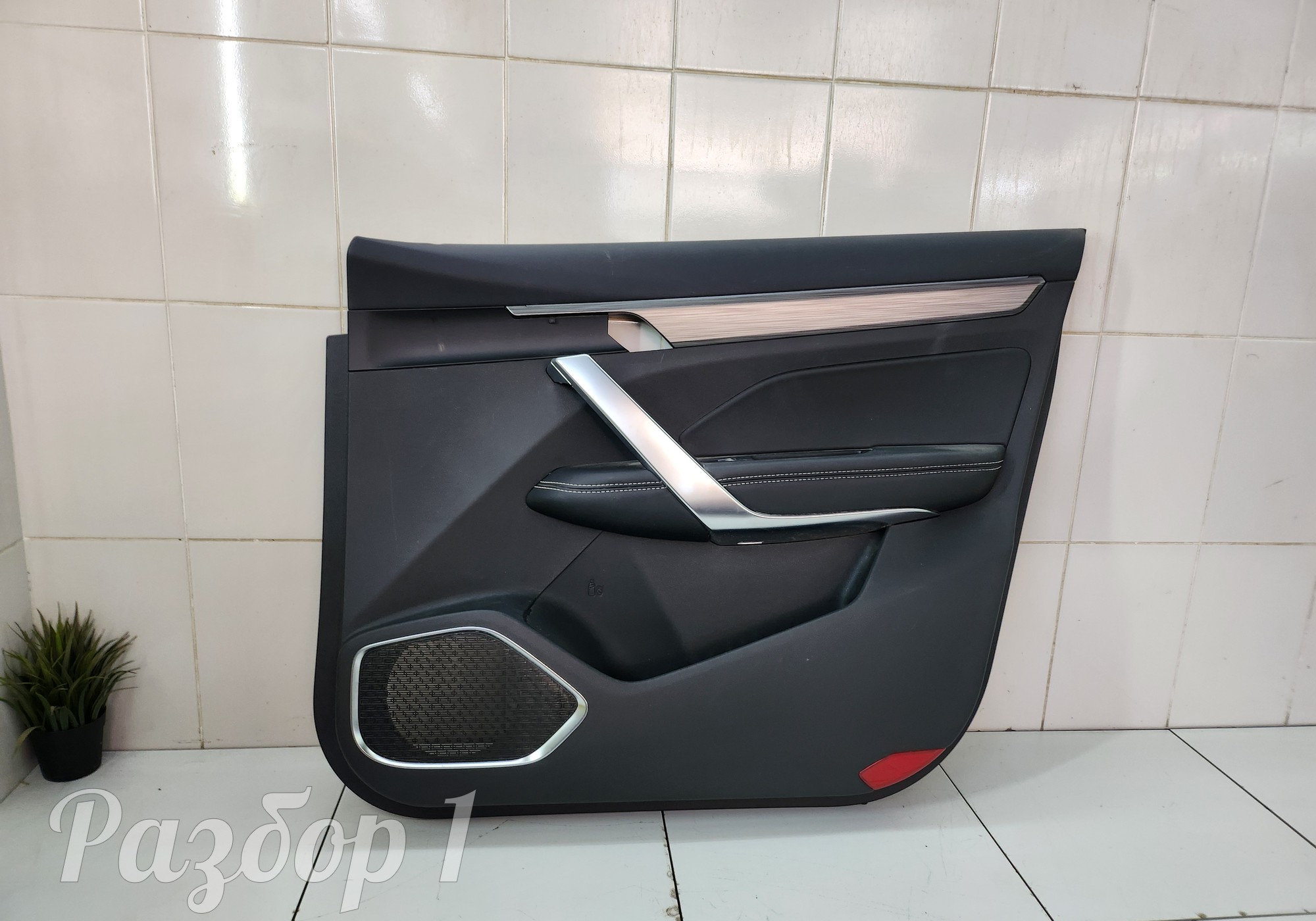 6600108667 Обшивка двери передняя правая для Geely Atlas Pro (с 2021)
