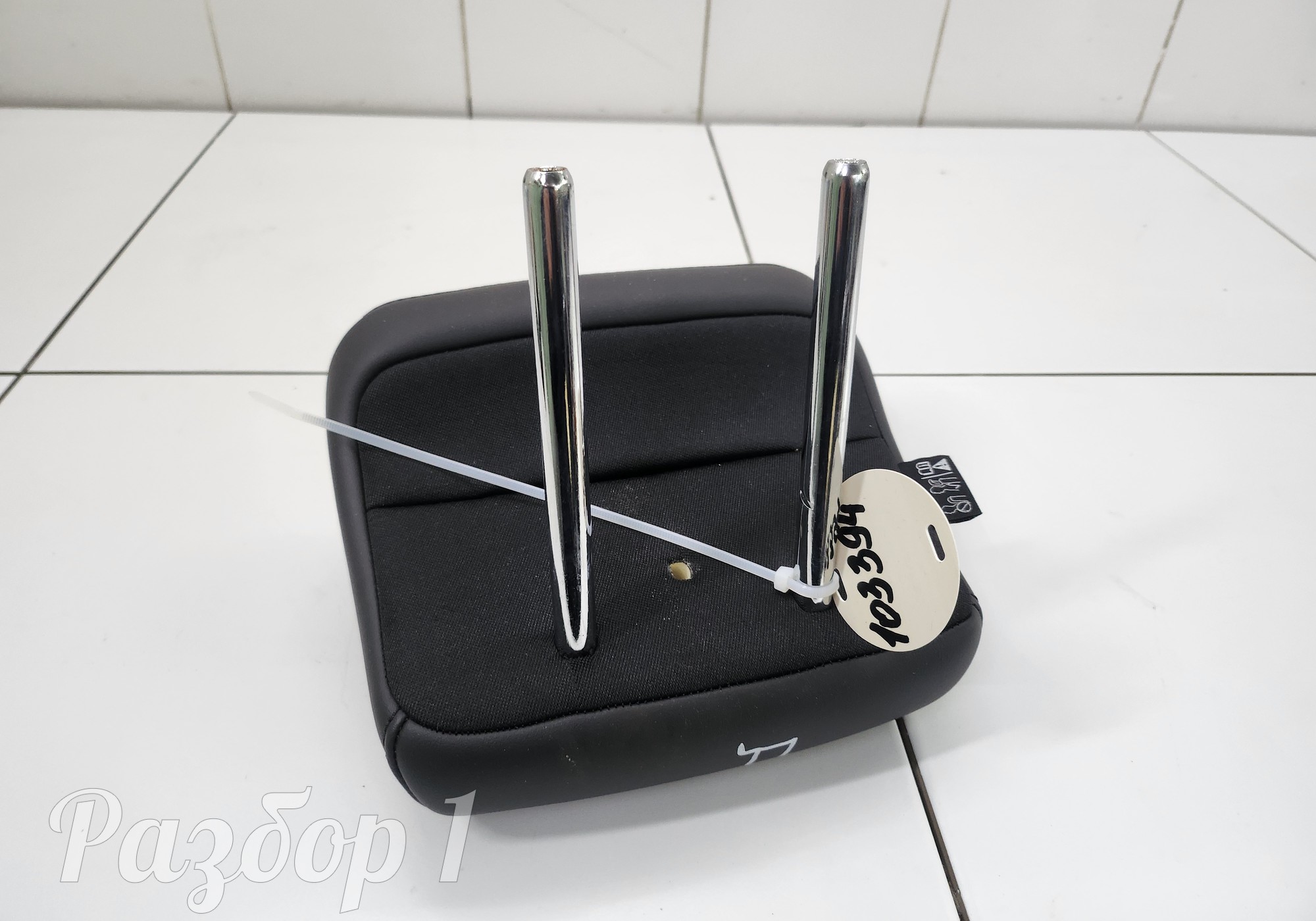 Подголовник заднего сиденья центральный для Geely Tugella (с 2019)