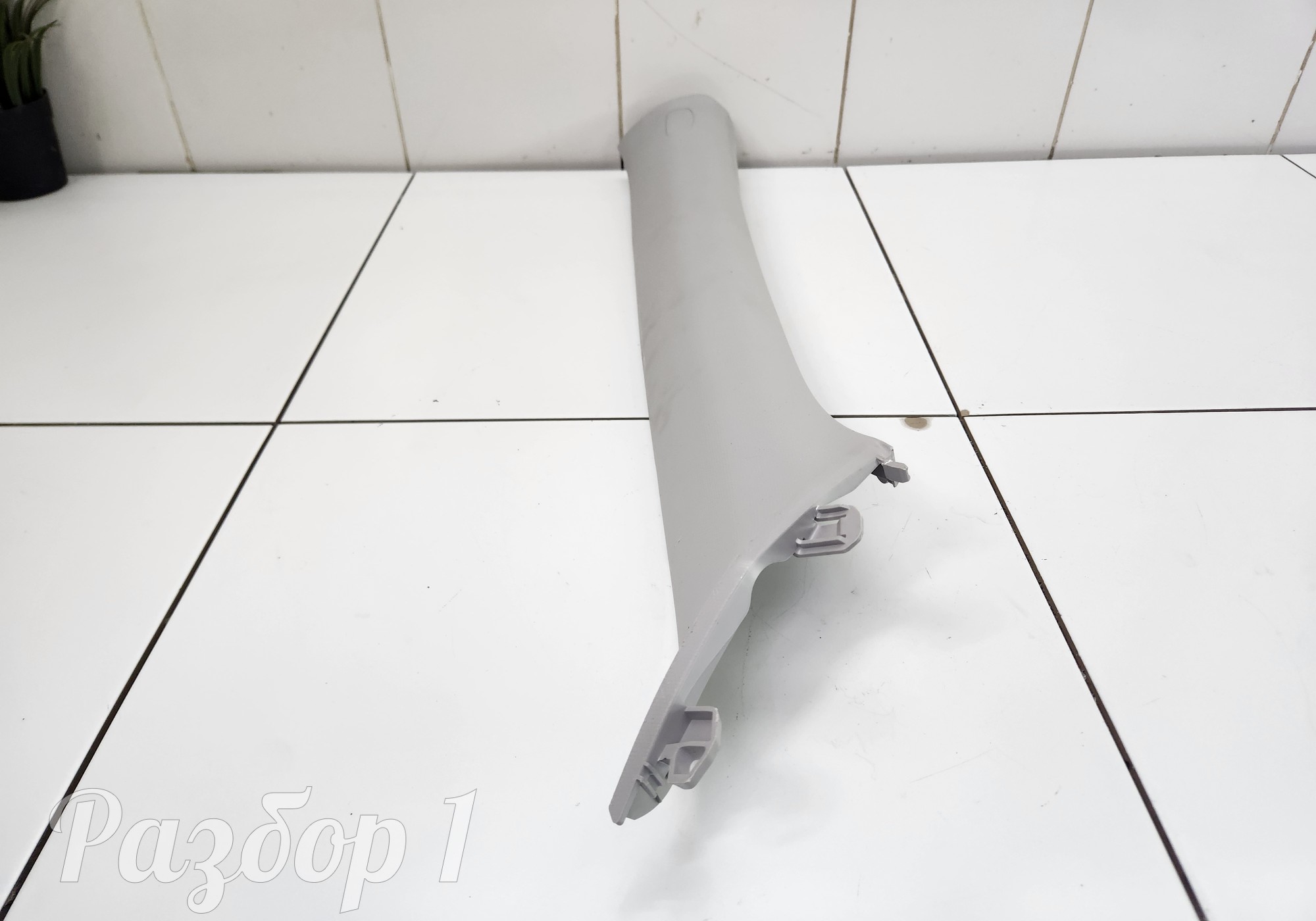 8889529843 Обшивка стойки передней правой для Geely Emgrand II (с 2021)