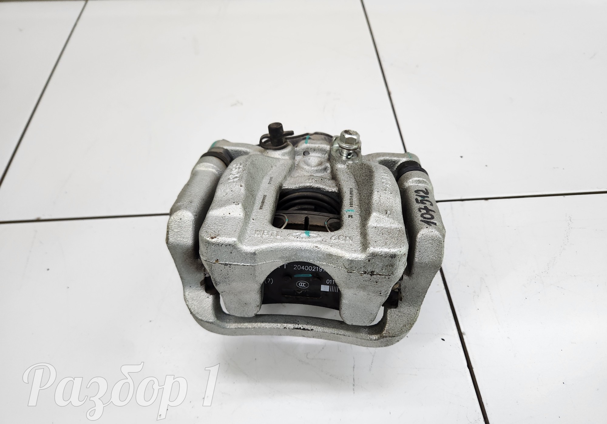 204000911AA Суппорт задний (правый) для Jaecoo J8 (с 2024)