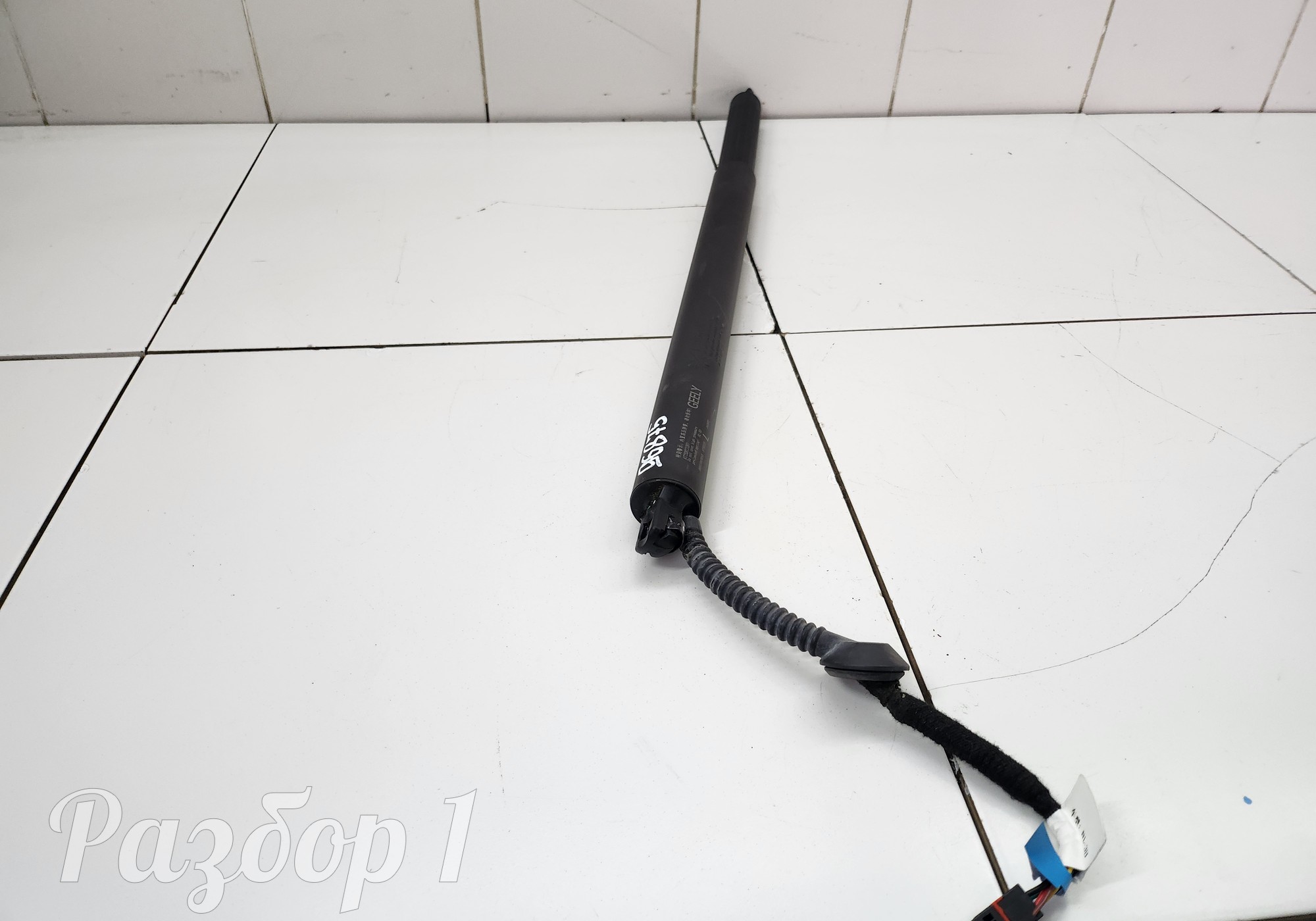 5062025700 Амортизатор багажника левый для Geely Atlas Pro (с 2021)