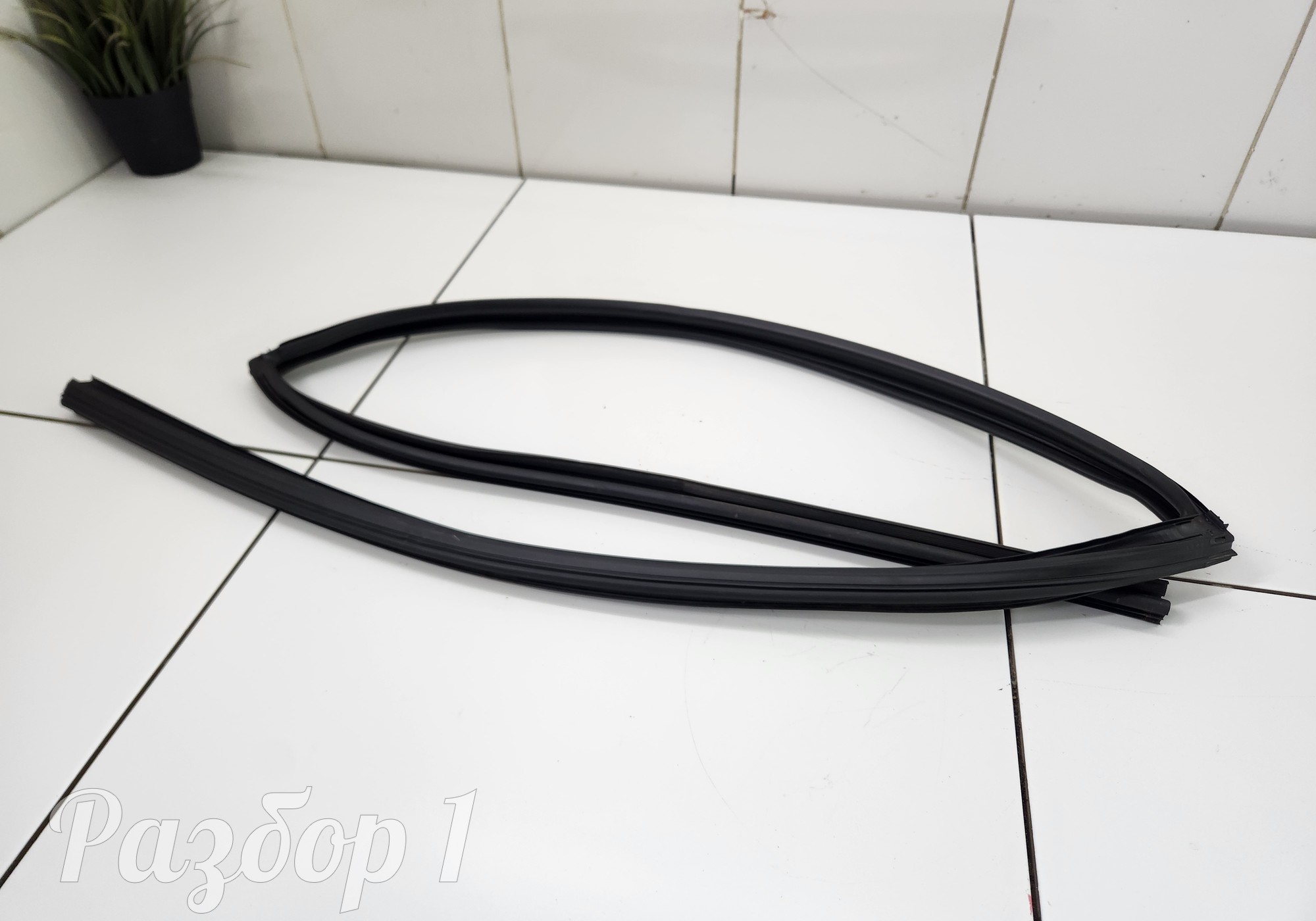 Уплотнитель стекла задней левой двери для Gac GS3 (с 2024)