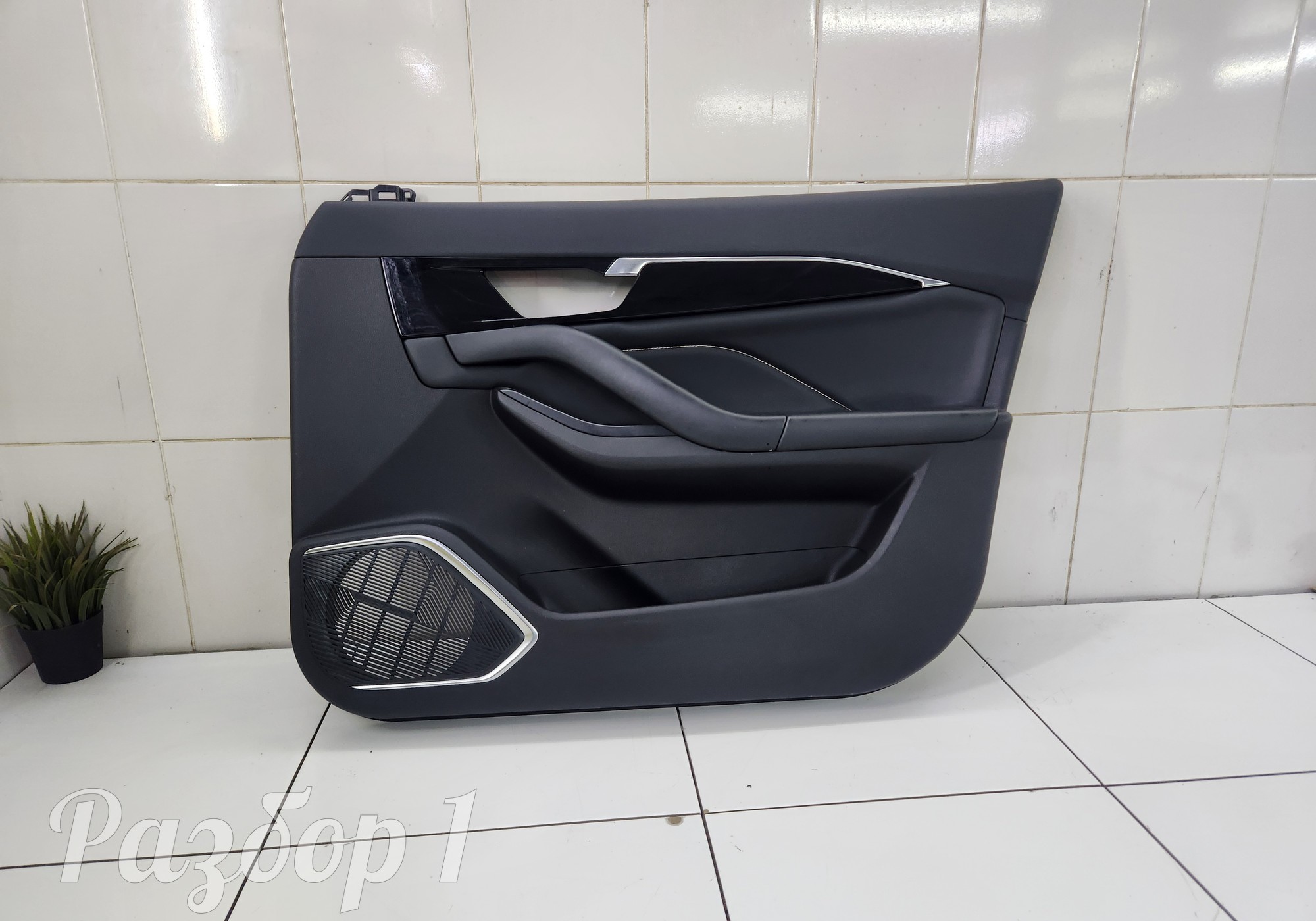 6102060BA02H02 Обшивка передней правой двери для Faw Bestune B70 (с 2020)