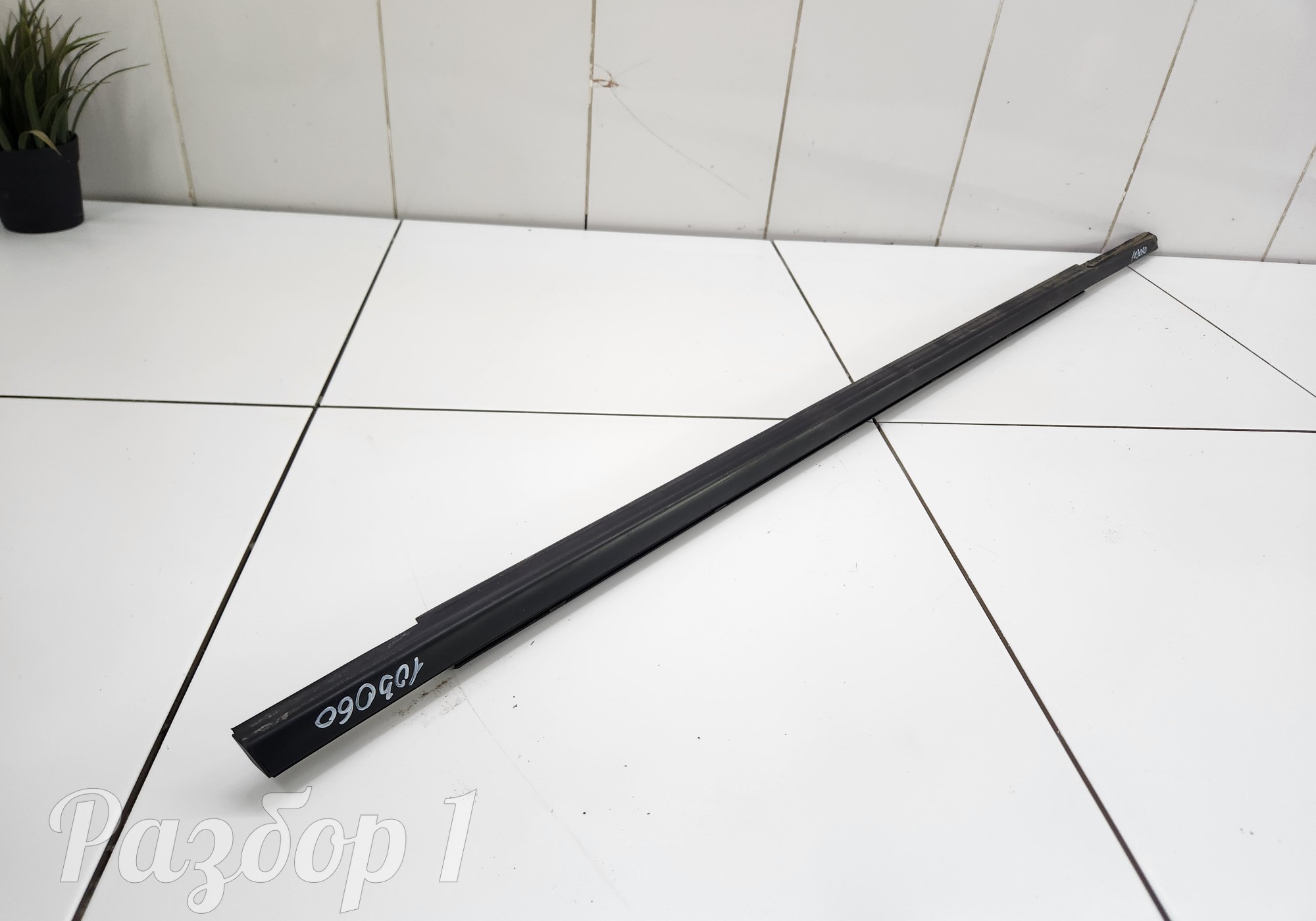 Молдинг стекла передней правой двери для Geely Emgrand (SS11) (с 2021)