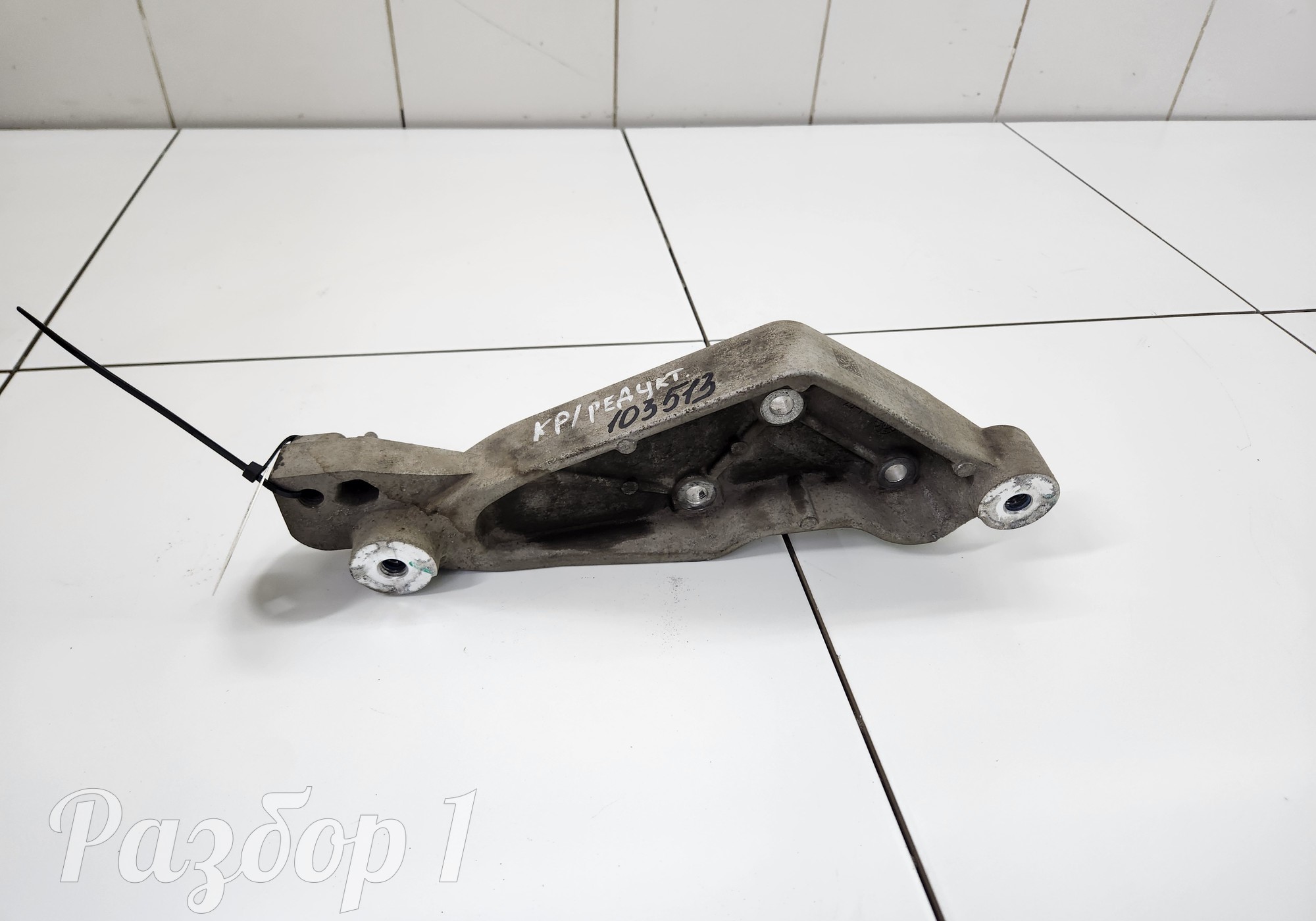 221208101 Кронштейн для Geely Tugella (с 2019)