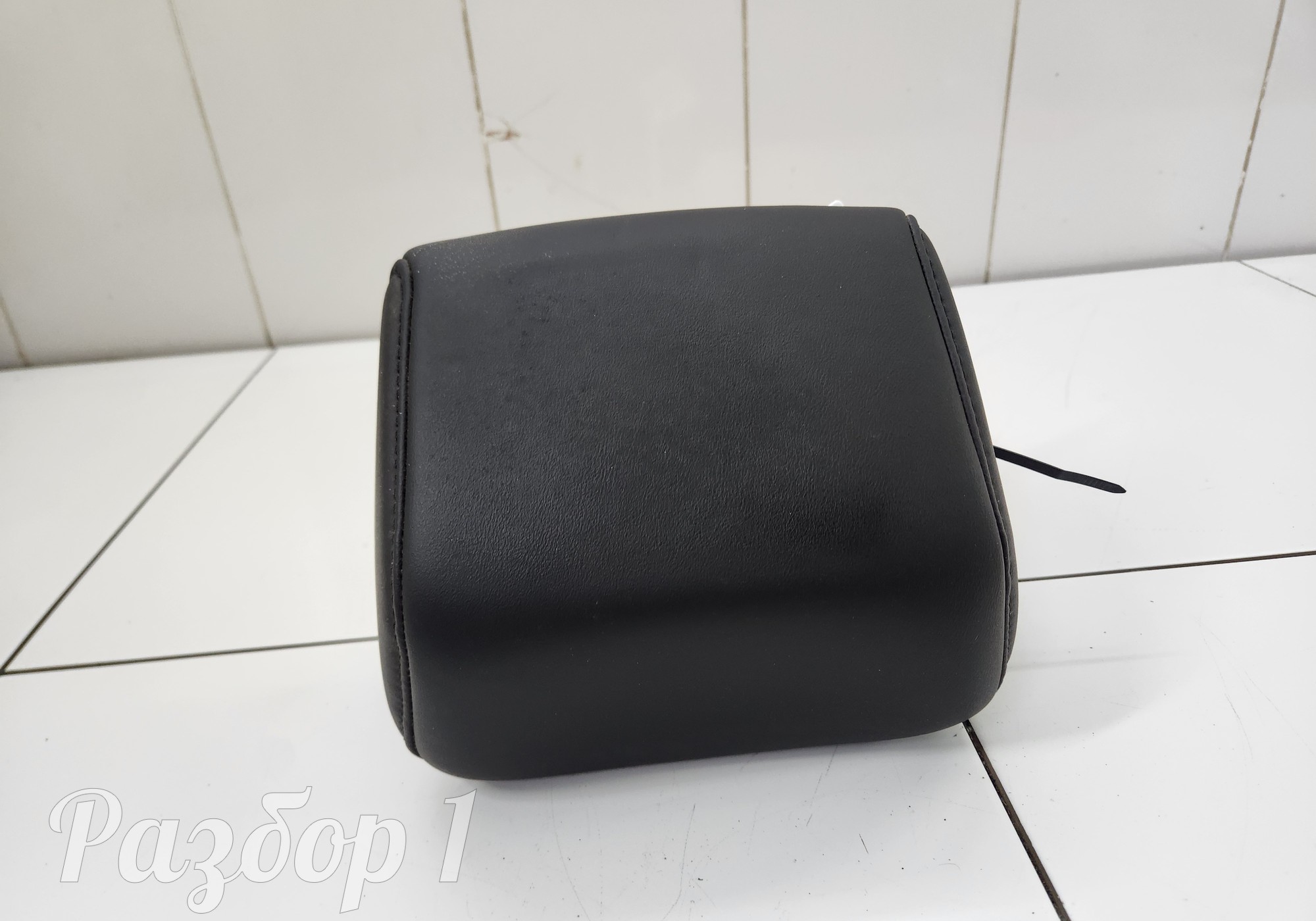 Подголовник заднего сиденья центральный для Geely Tugella (с 2019)