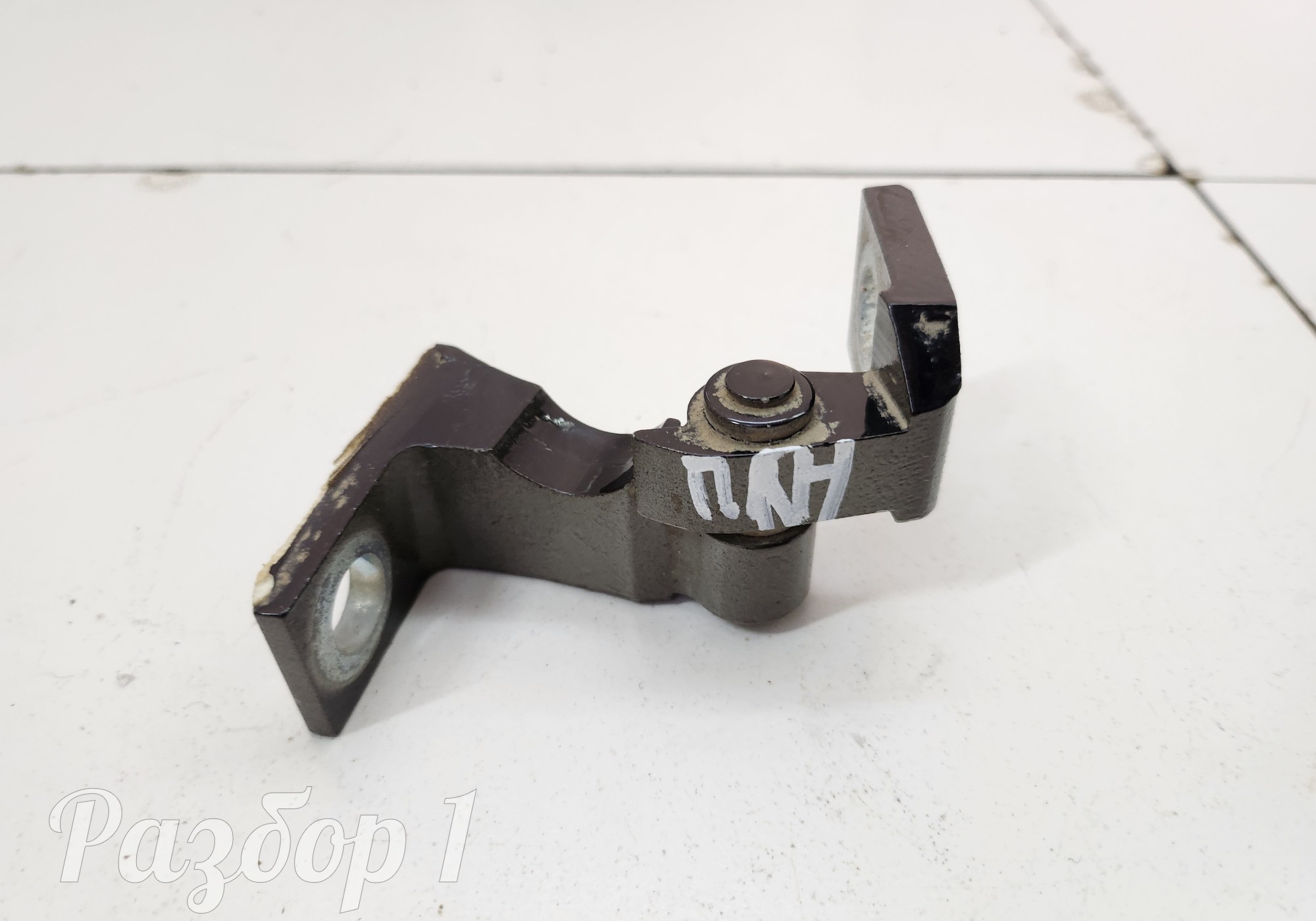 6600166952 Петля двери передняя левая нижняя для Geely Atlas II (с 2023)