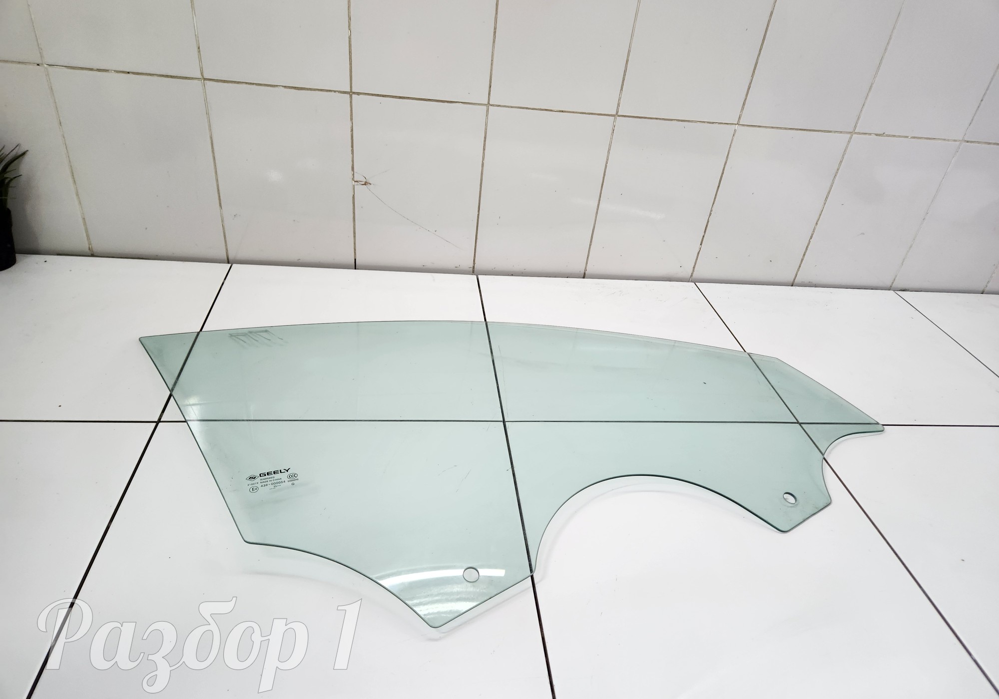 Стекло двери переднее правое для Geely Emgrand (SS11) (с 2021)