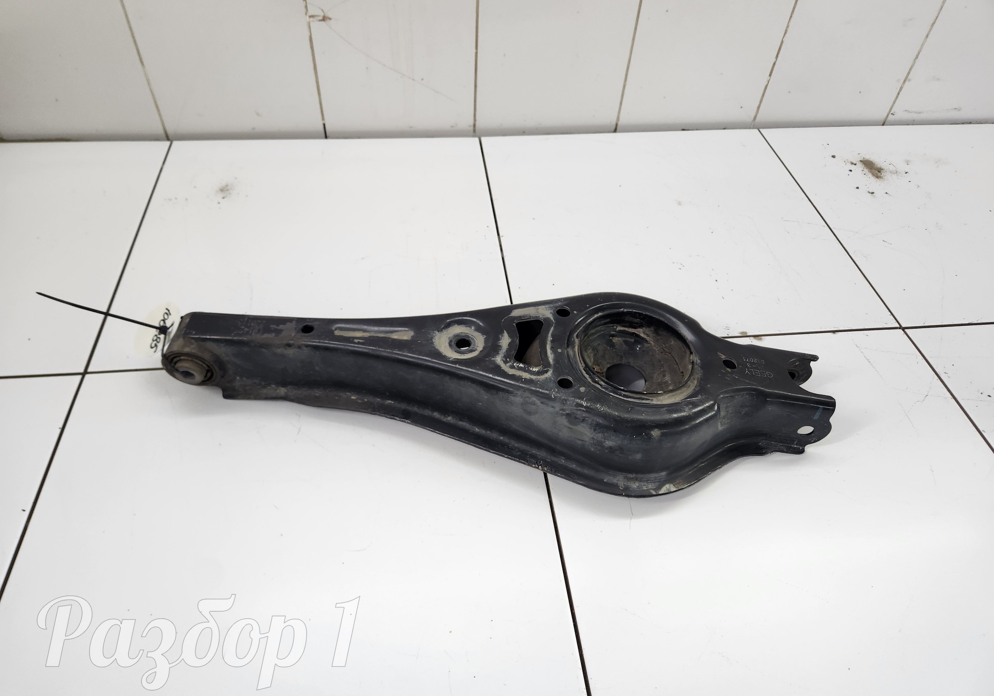 01425435 Рычаг подвески задний левый для Geely Atlas Pro (с 2021)