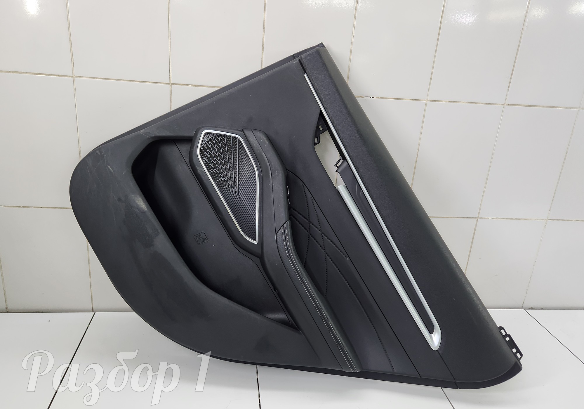 8889842012 Обшивка задней правой двери для Geely Emgrand (SS11) (с 2021)