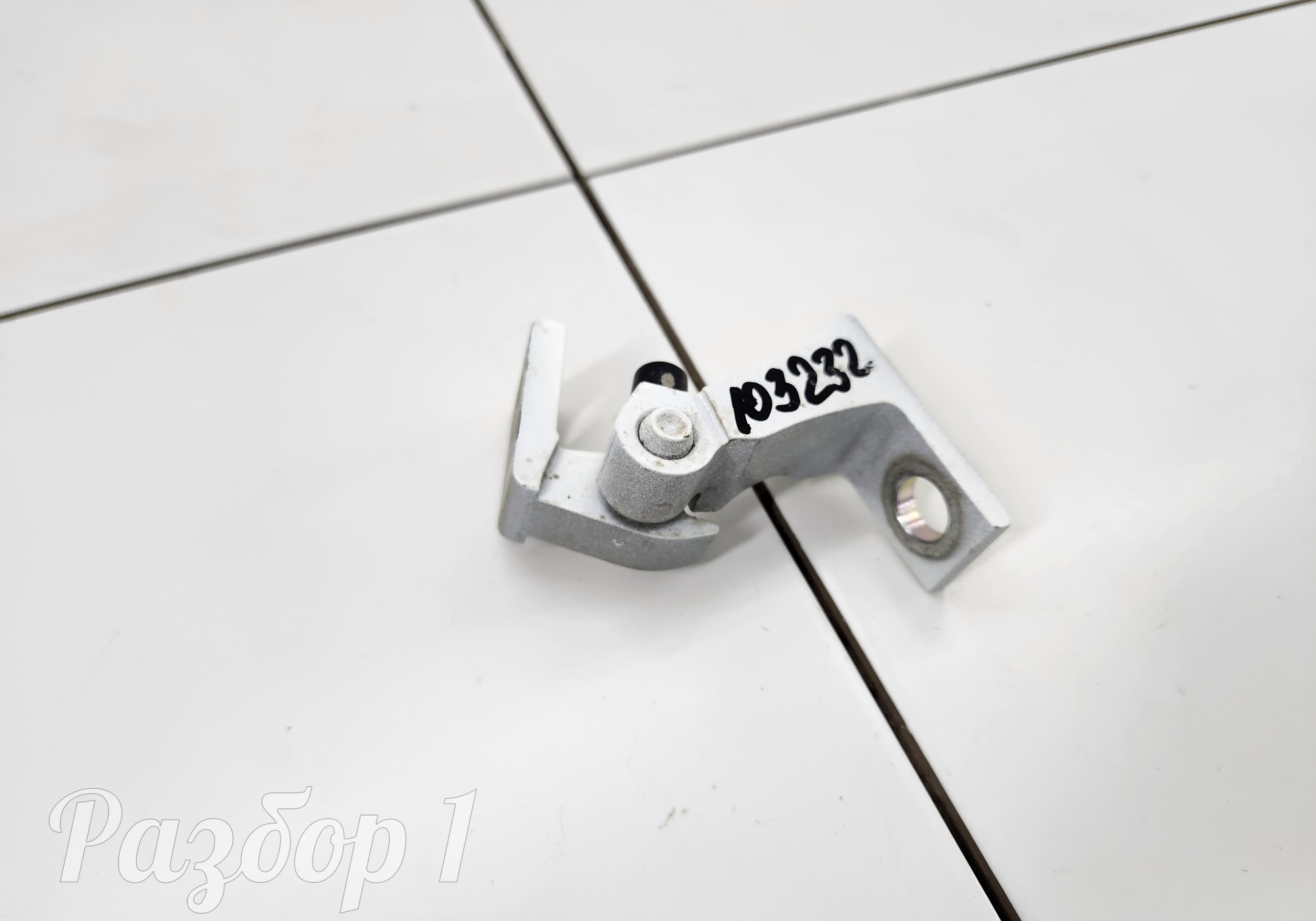 01236326 Петля двери передняя левая верхняя для Geely Emgrand (SS11) (с 2021)