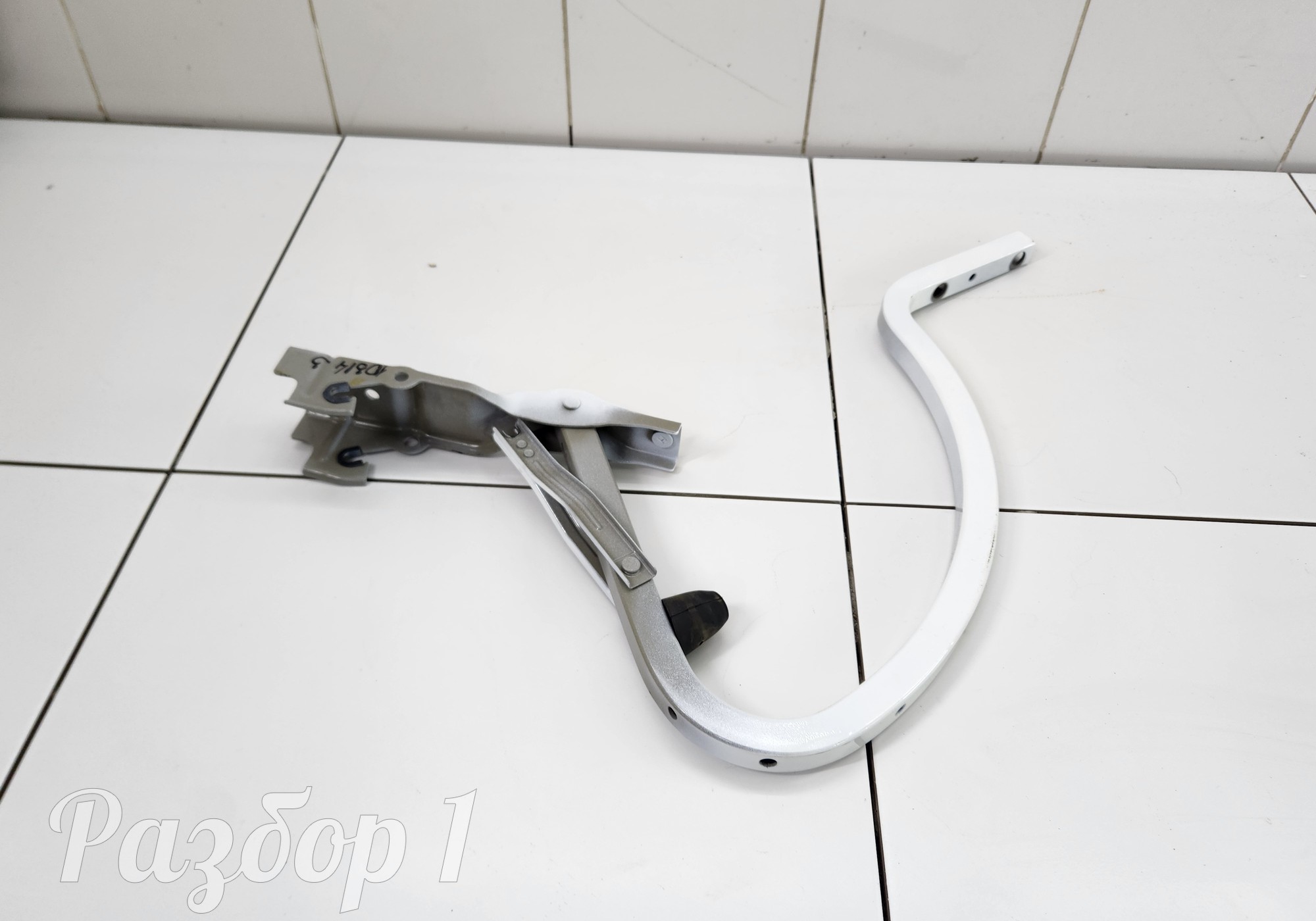 8889622581 Петля крышки багажника левая для Geely Emgrand (SS11) (с 2021)