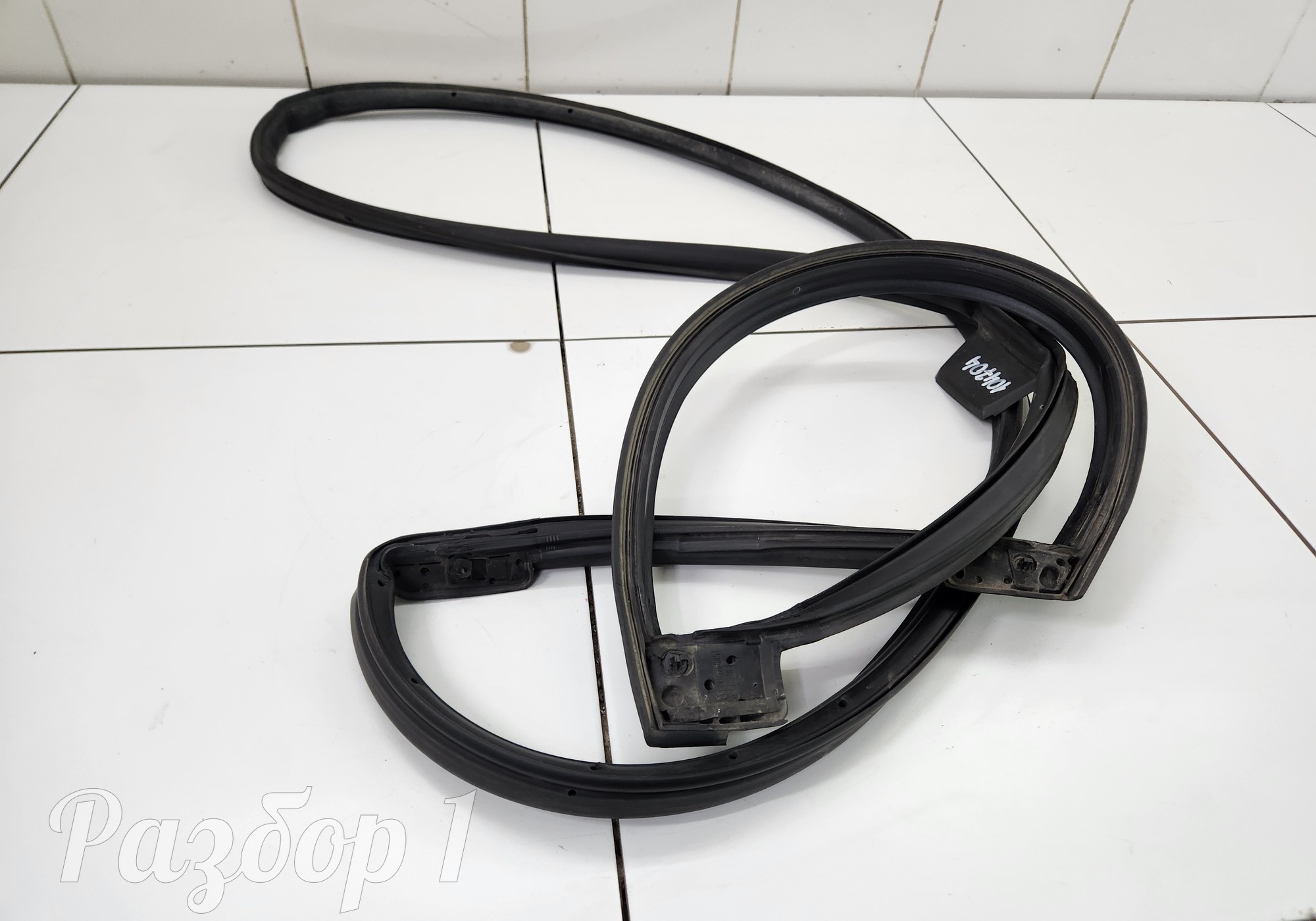 Уплотнитель задней левой двери для Geely Coolray (с 2020)