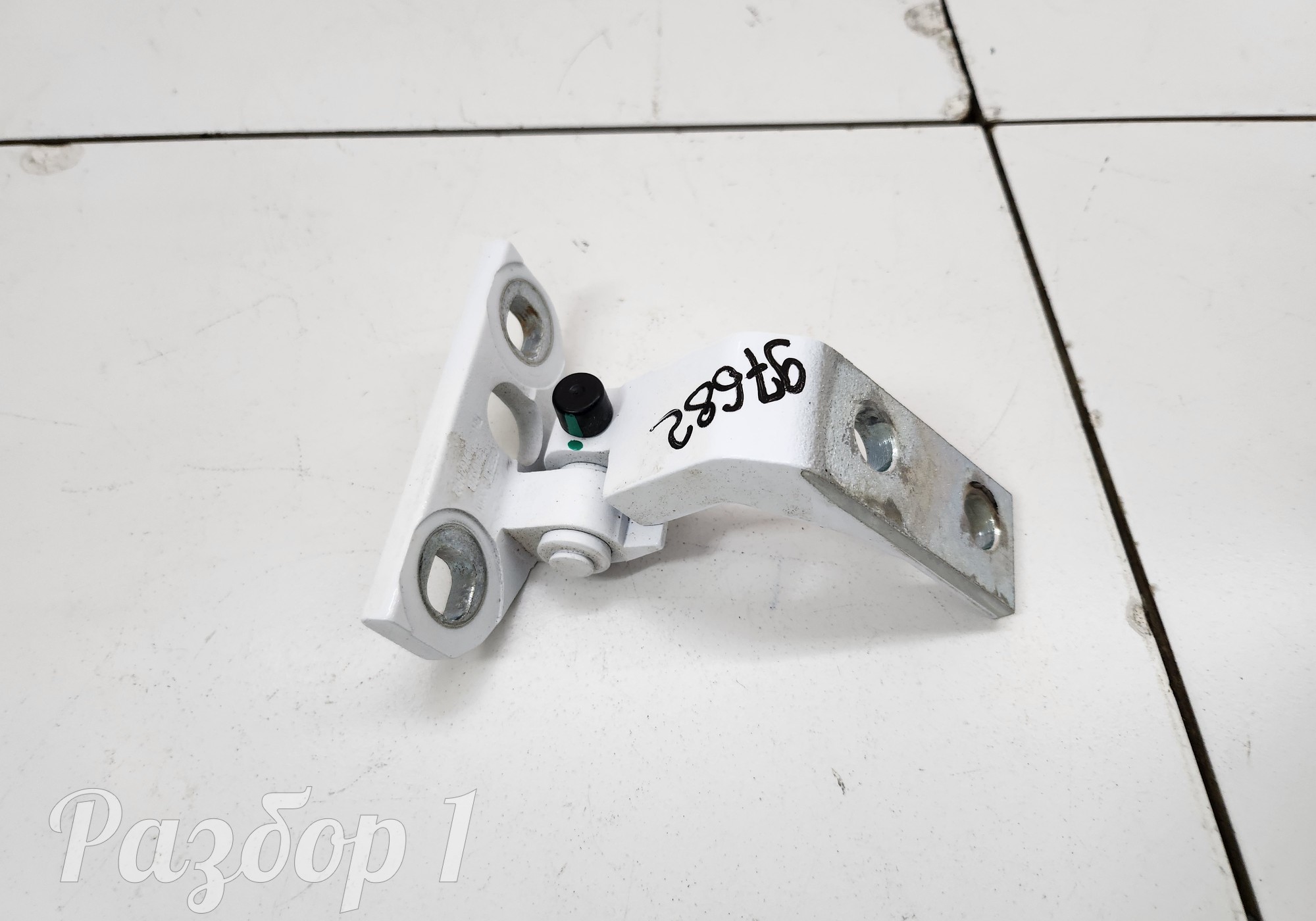8889757092 Петля двери задняя правая (низ) для Geely Monjaro (с 2021)