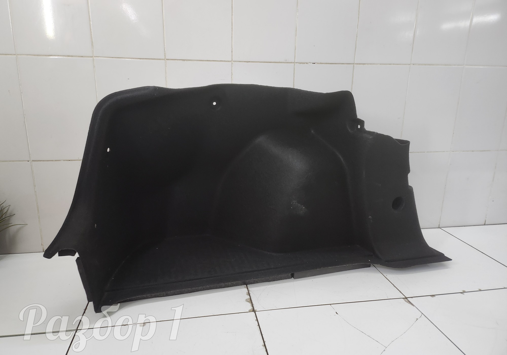 8889531619 Обшивка багажника левая для Geely Emgrand (SS11) (с 2021)
