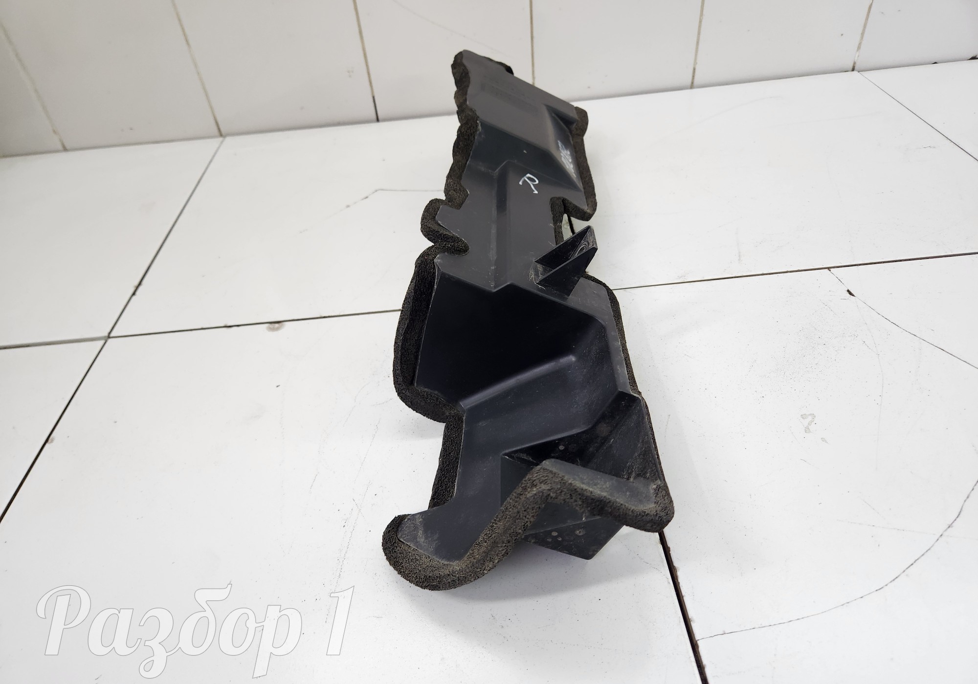 8112130CN01 Дефлектор радиатора левый для Changan UNI-T (с 2020)