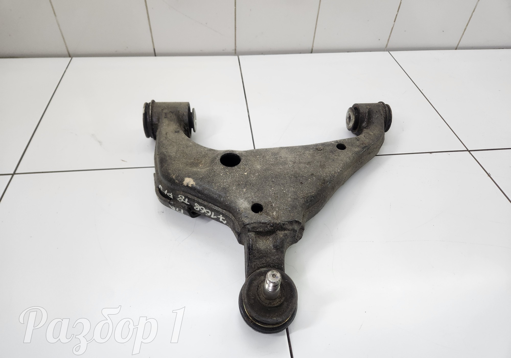 Рычаг передней подвески левый для Jac T9 (с 2023)