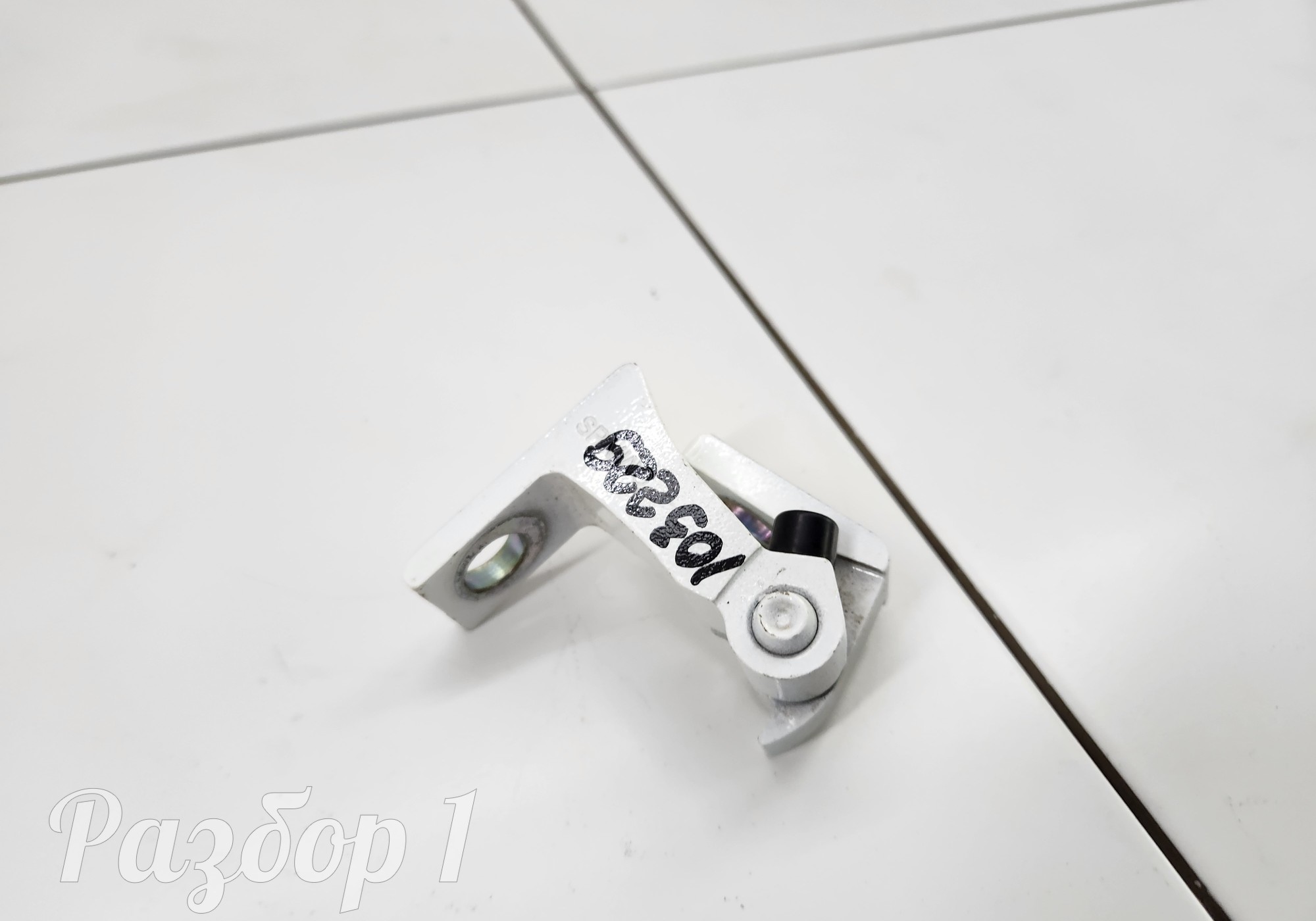 Петля двери задняя левая верхняя для Geely Emgrand (SS11) (с 2021)