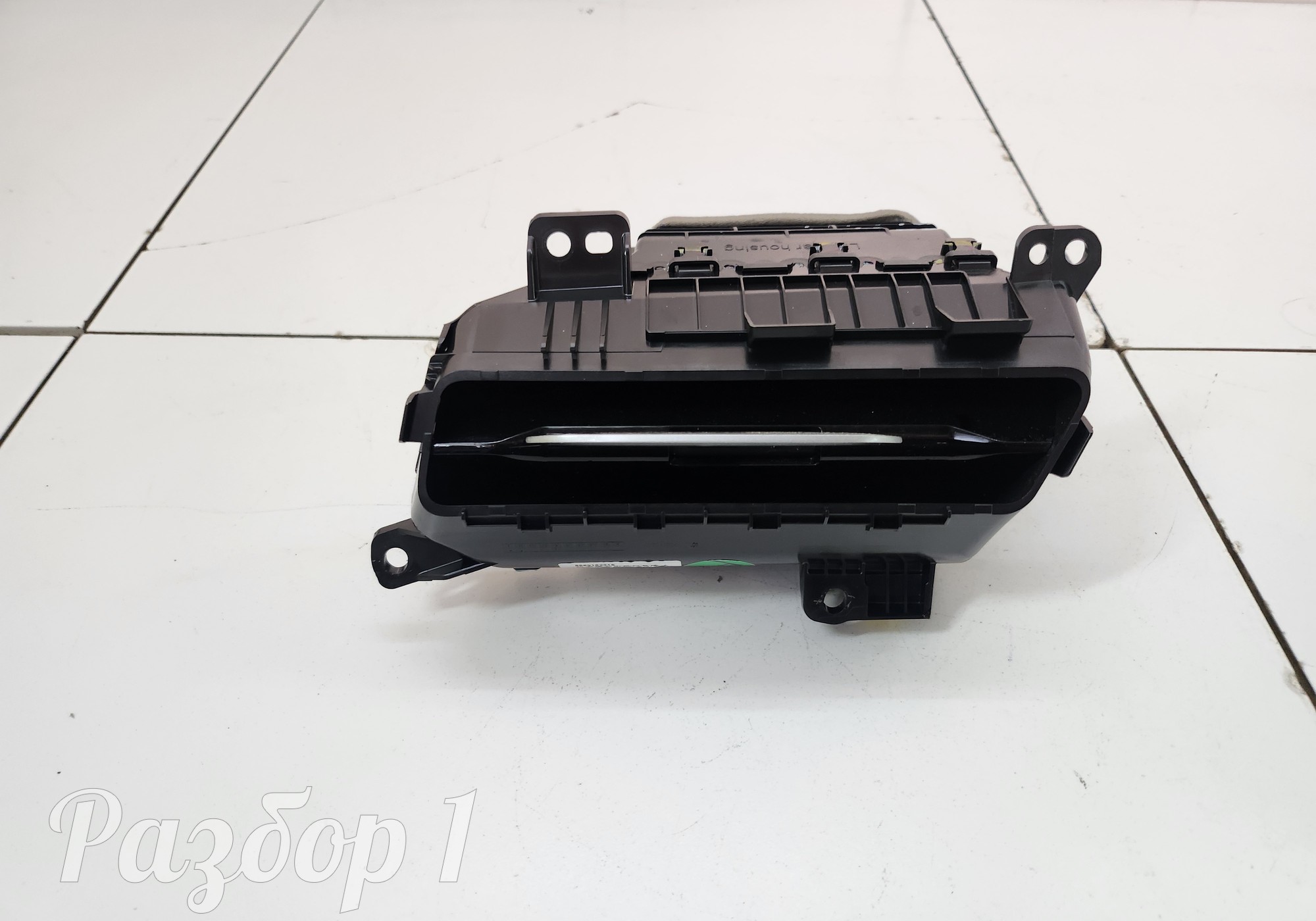 8889182316 Дефлектор воздушный для Geely Monjaro (с 2021)