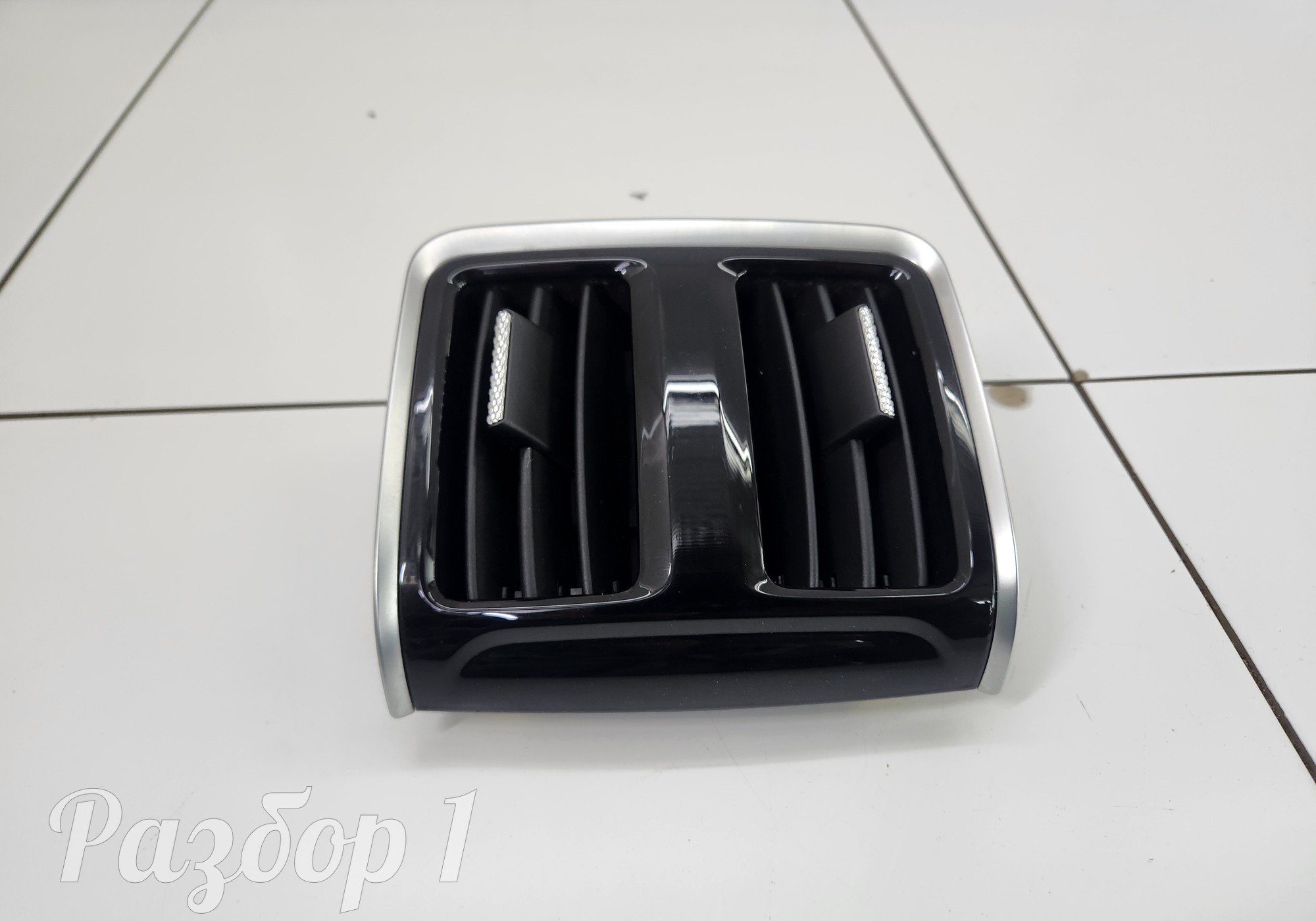 8104510BA01 Дефлектор воздушный центральной консоли для Faw Bestune B70 (с 2020)