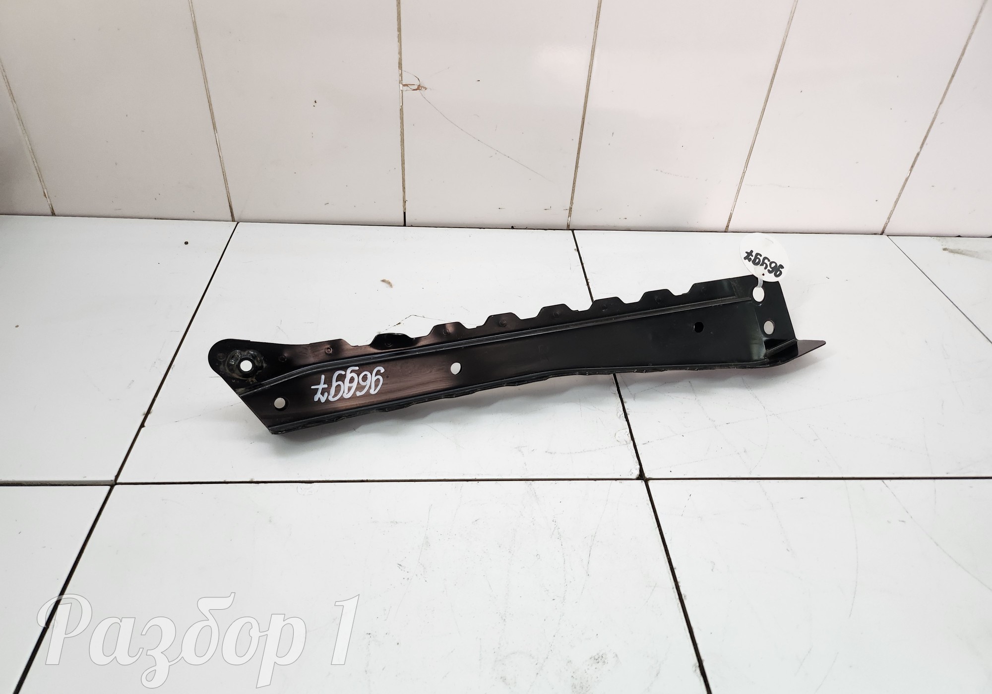 6600007413 Кронштейн передней балки (правый) для Geely Atlas Pro (с 2021)