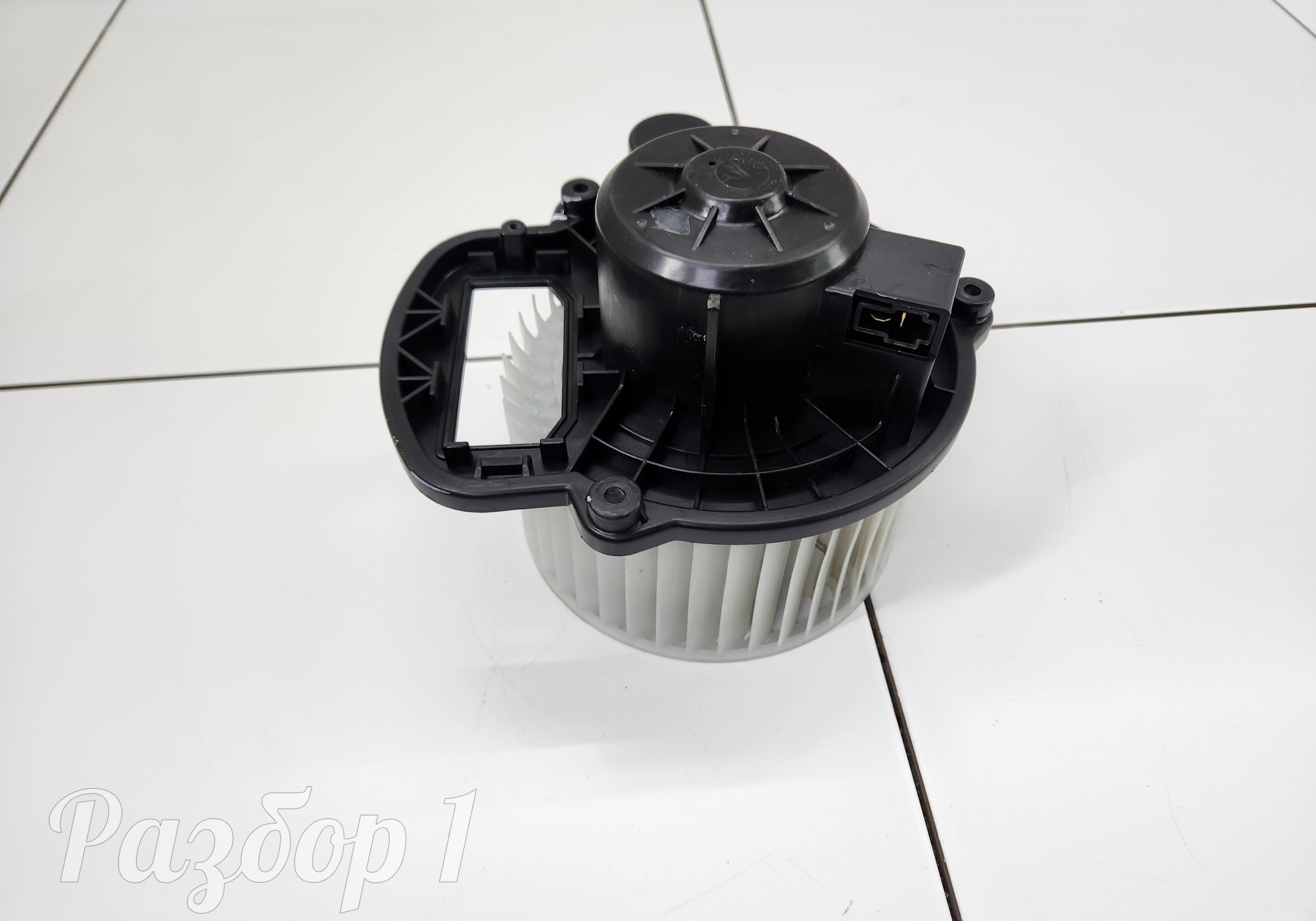 C15004021 Моторчик отопителя для Geely Tugella (с 2019)