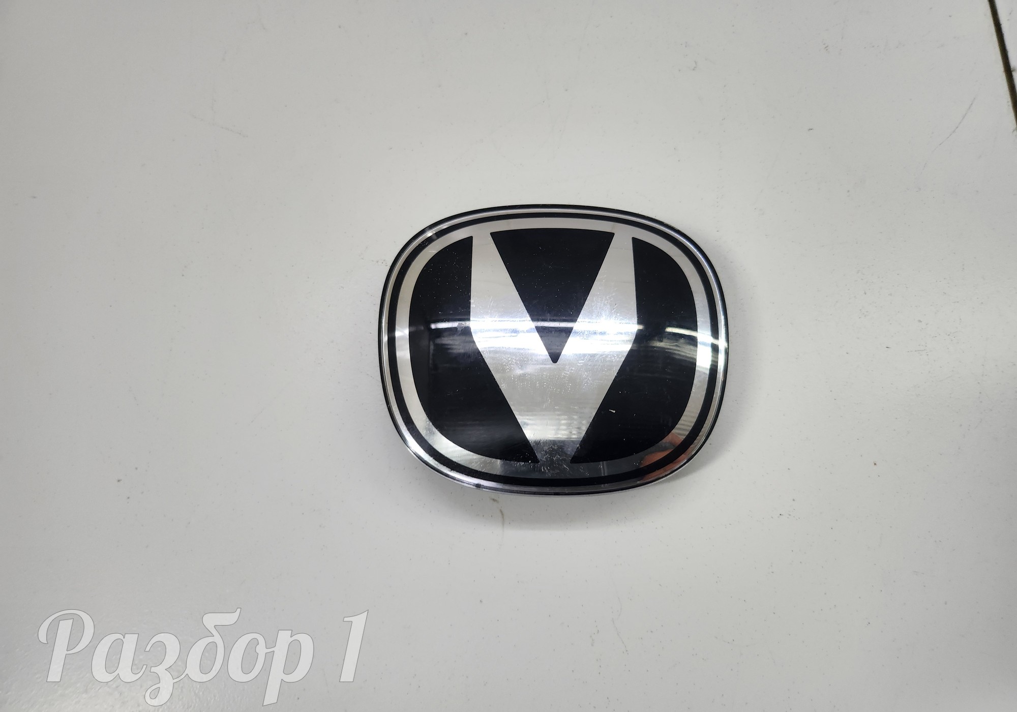 0990101071 Эмблема для Changan UNI-V (с 2022)