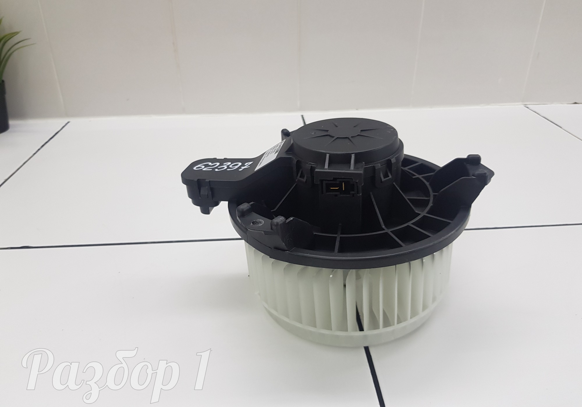 8022021100 Моторчик отопителя для Geely Coolray (с 2020)