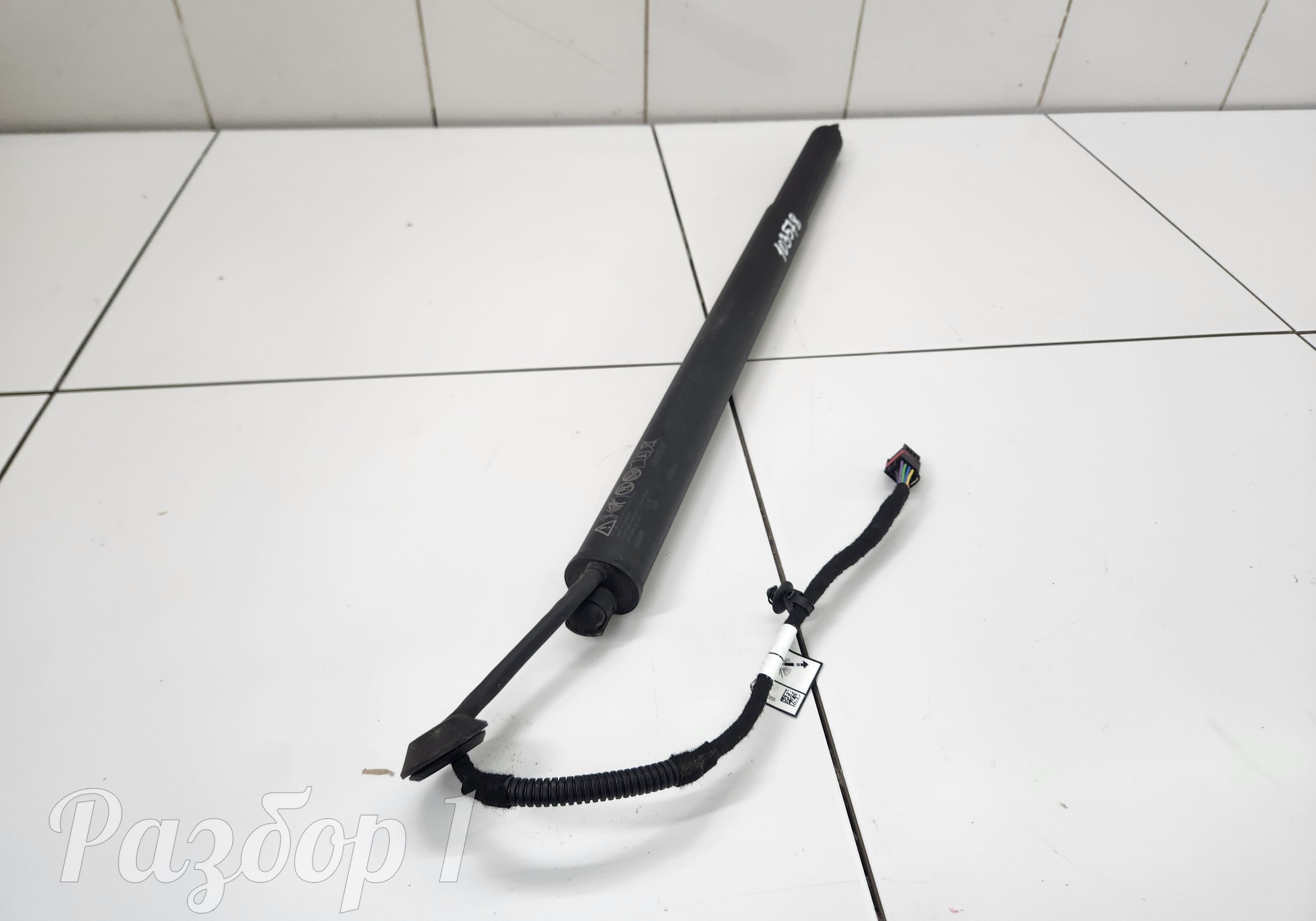 6600004885 Амортизатор багажника правый для Geely Tugella (с 2019)