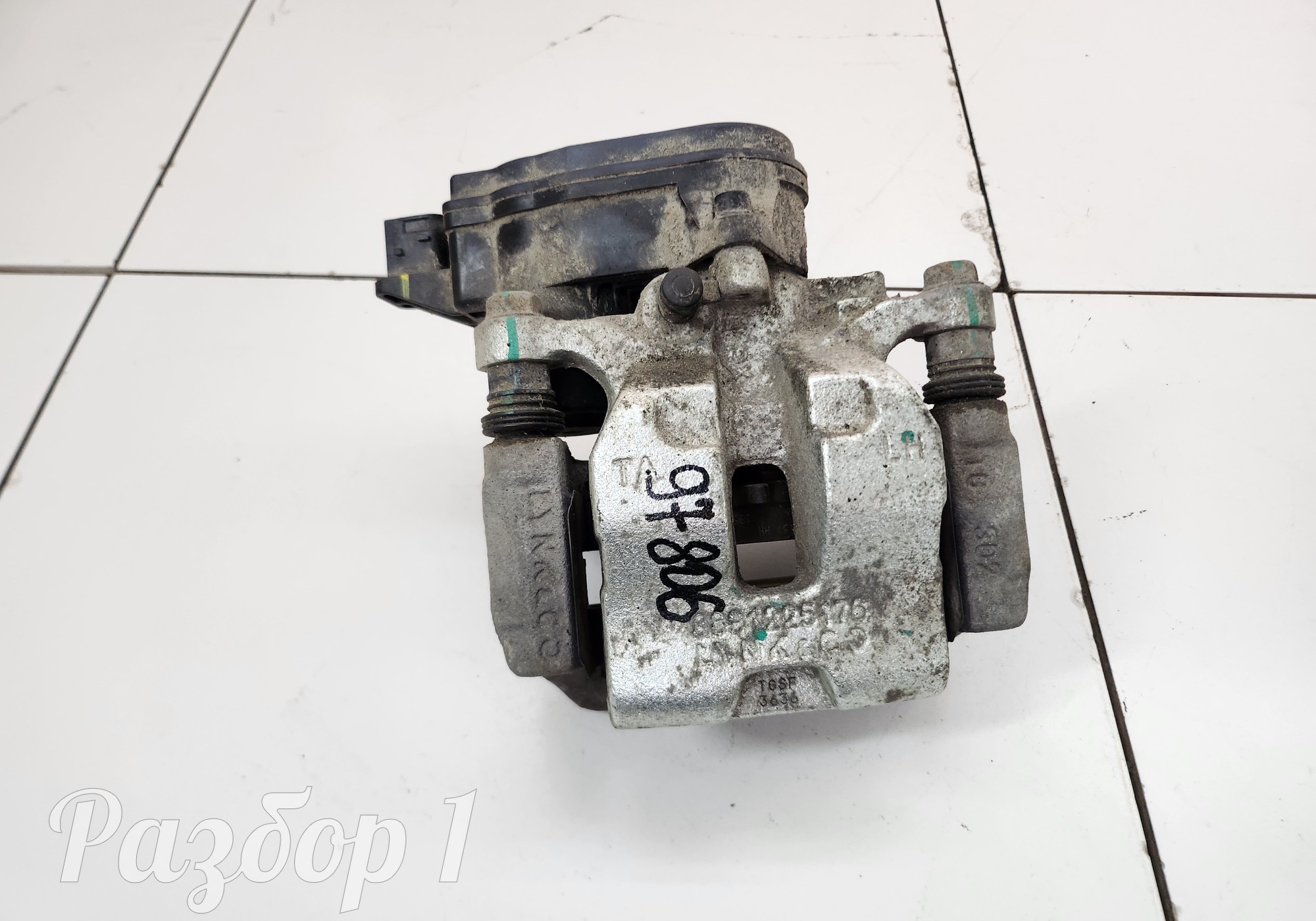 P8891225203 Суппорт задний левый для Geely Monjaro (с 2021)