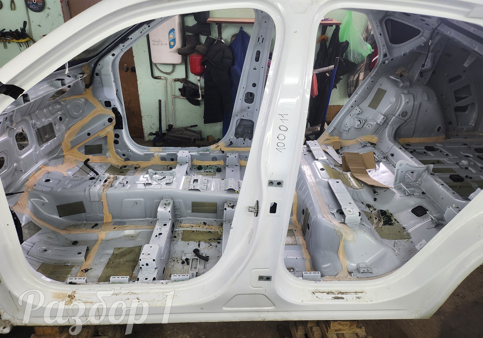 Порог с центральной стойкой левый для Geely Tugella (с 2019)