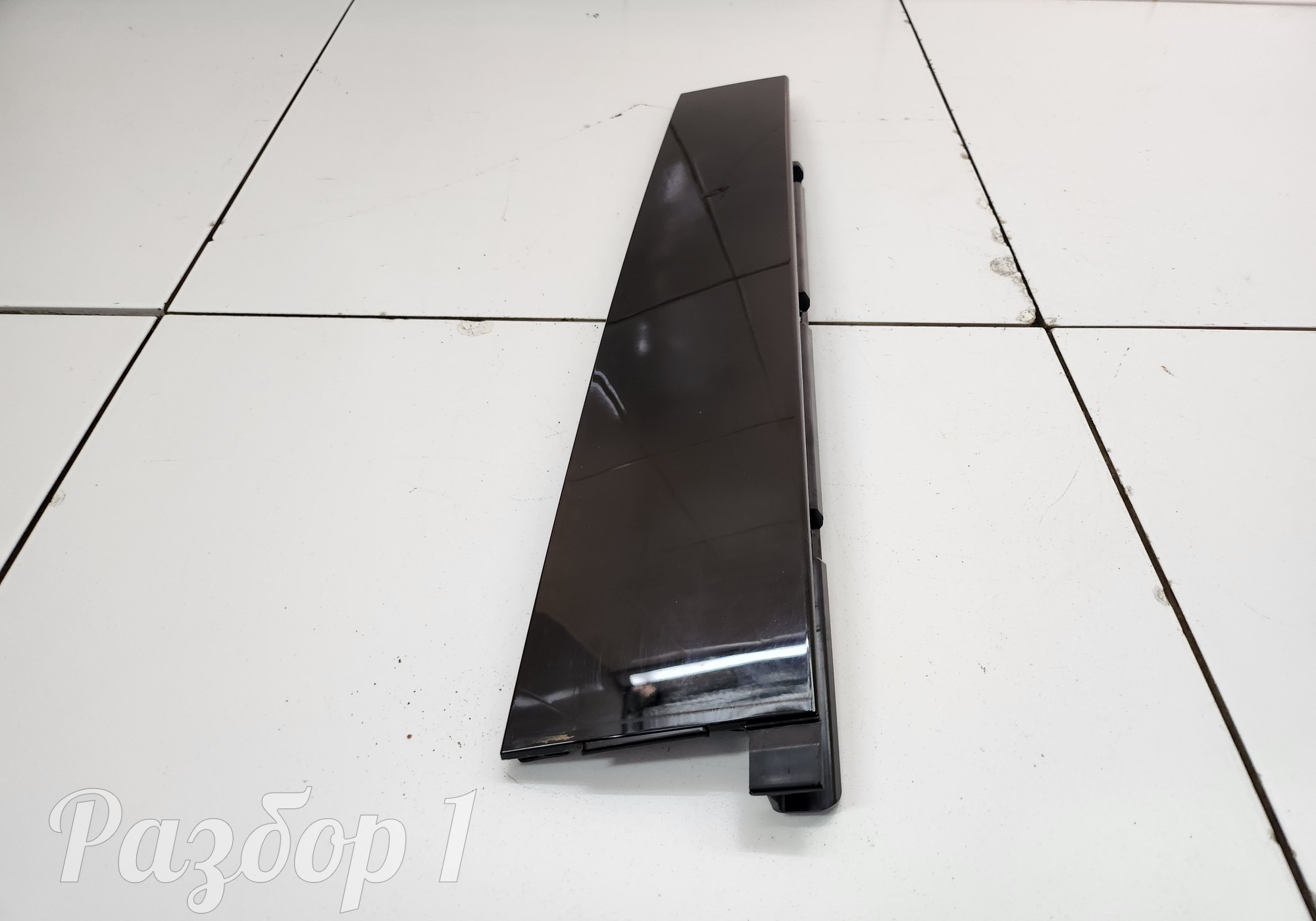 8889186324 Накладка задней левой двери для Geely Monjaro (с 2021)