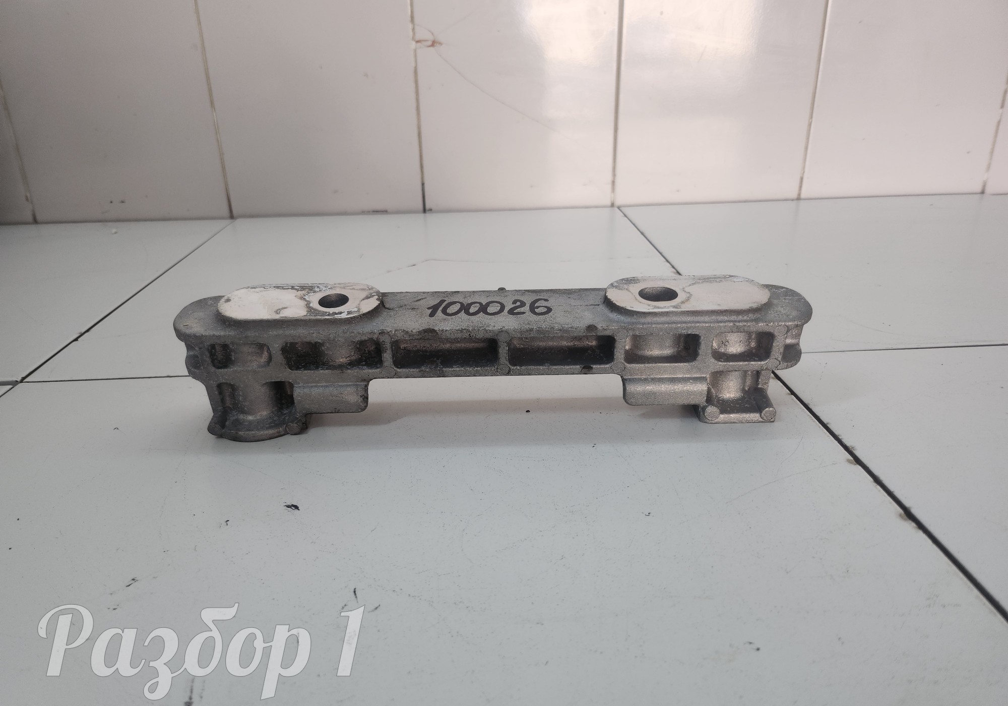 8890264133 Кронштейн опоры двигателя для Geely Tugella (с 2019)