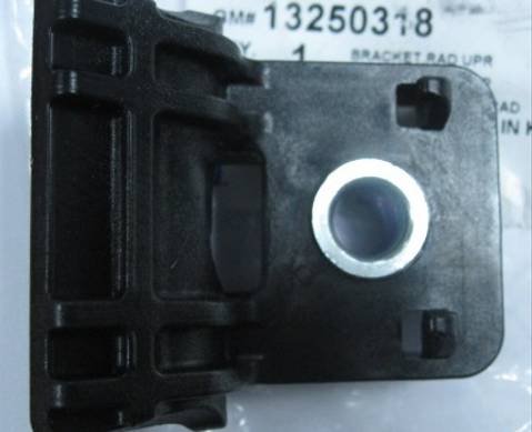 13250318 Кронштейн радиатора верхний шевроле круз для Chevrolet Cruze I (с 2009 по 2015)