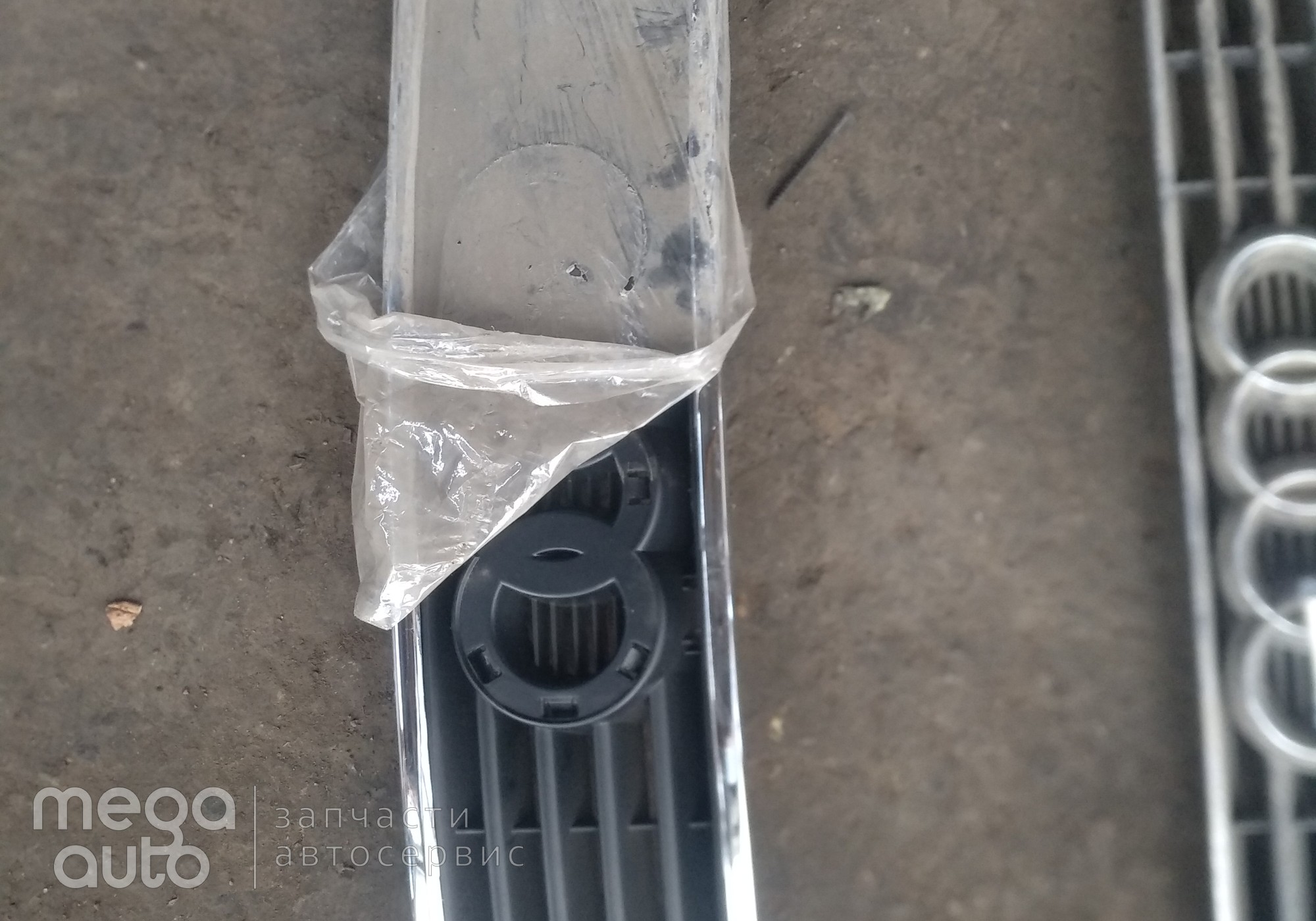 4A0853651 Решетка радиатора Ауди с4 для Audi