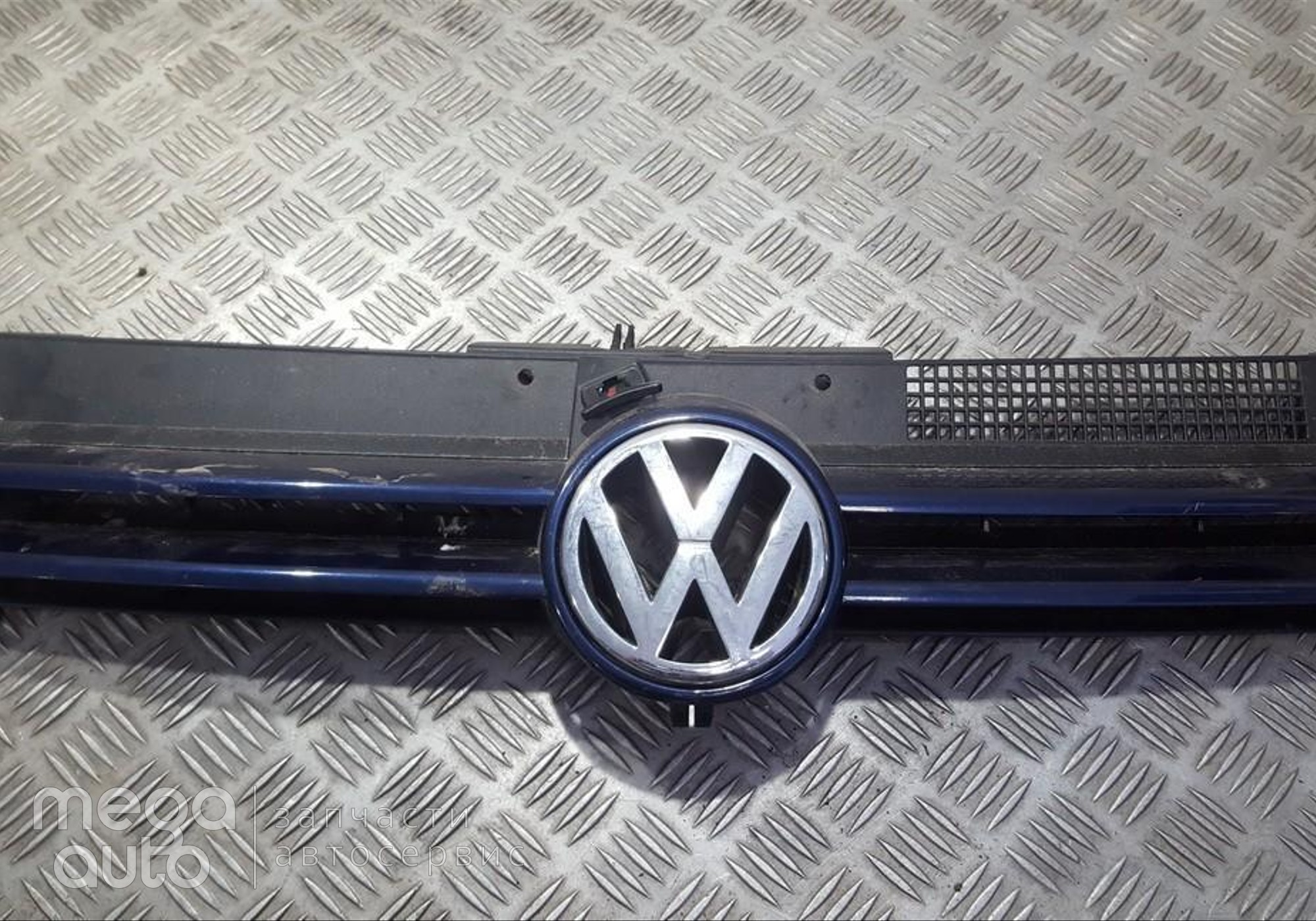 1J0853655G Решетка радиатора фольц ваген гольф(VAG) для Volkswagen Golf IV (с 1998 по 2006)