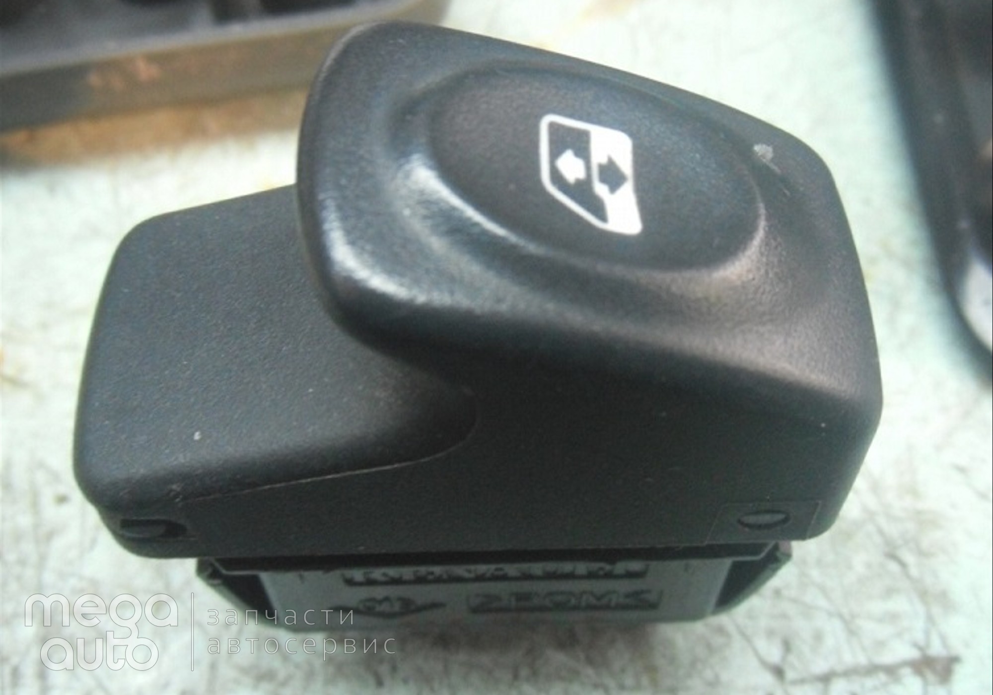 8200467835 Кнопка стеклоподъемника правая рено логан для Renault Logan I (с 2004 по 2015)