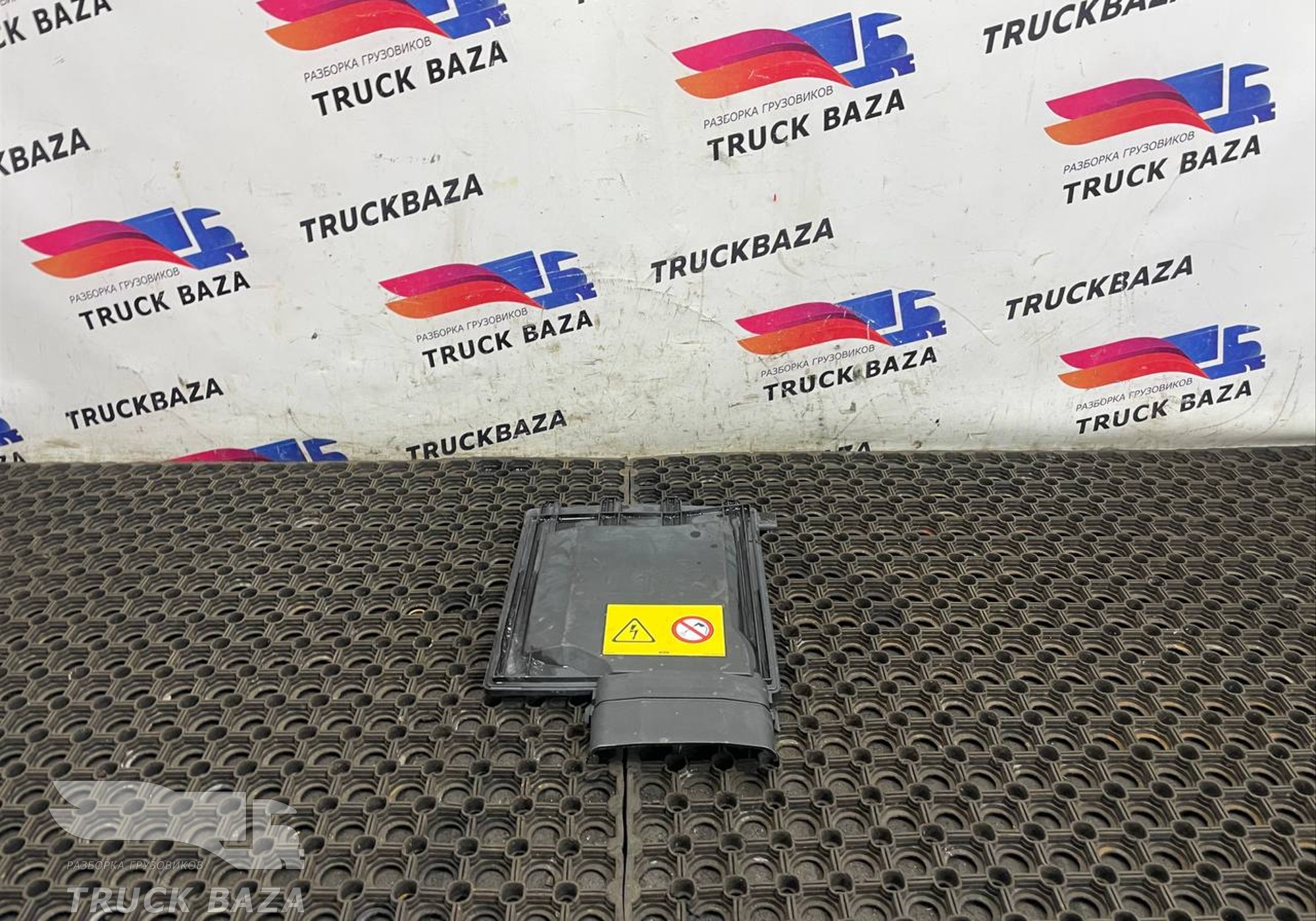 JC4614N003AC Крышка блока предохранителей для Ford F-MAX (с 2018)