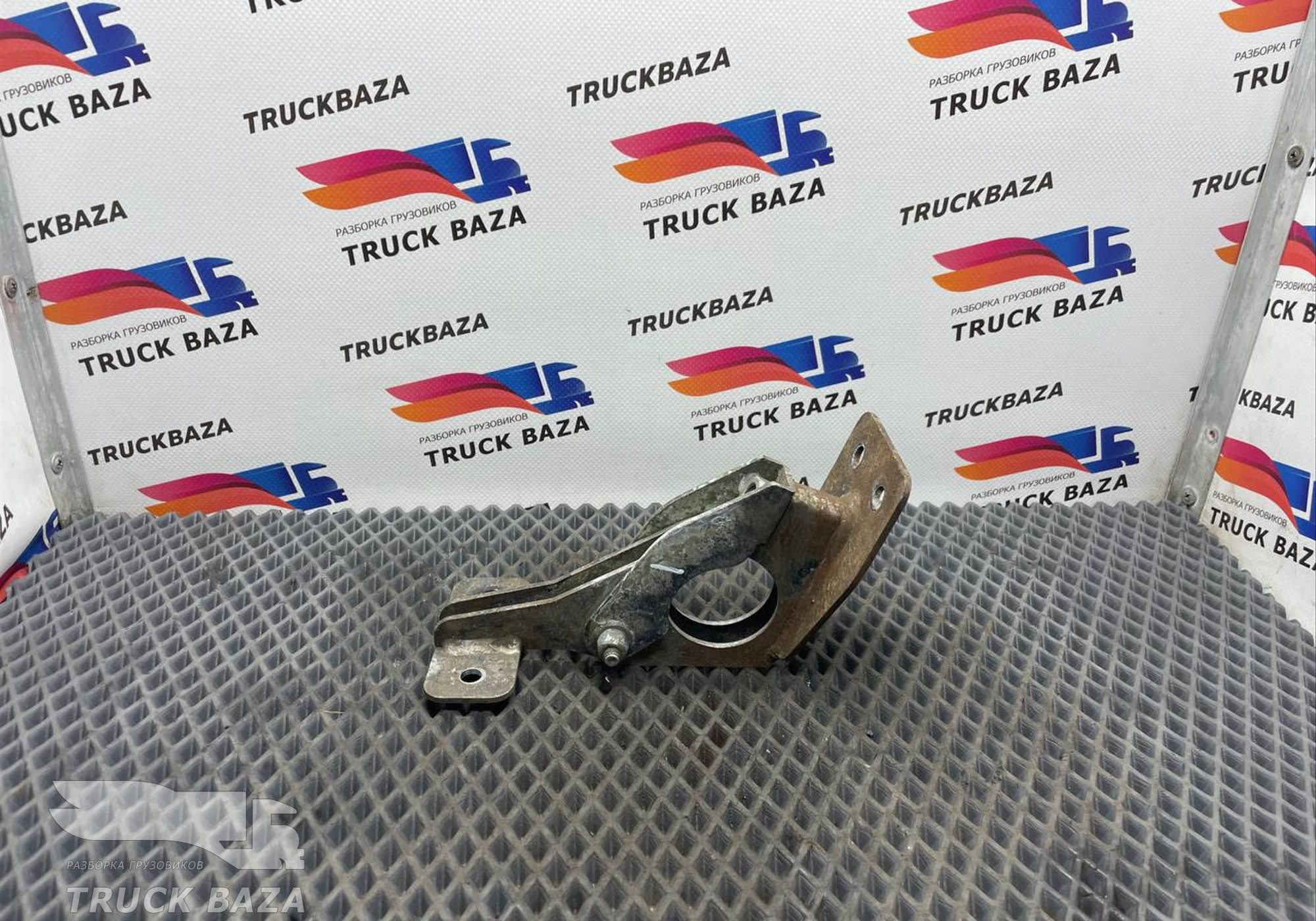 Кронштейн крыла для КАМАЗ 54901