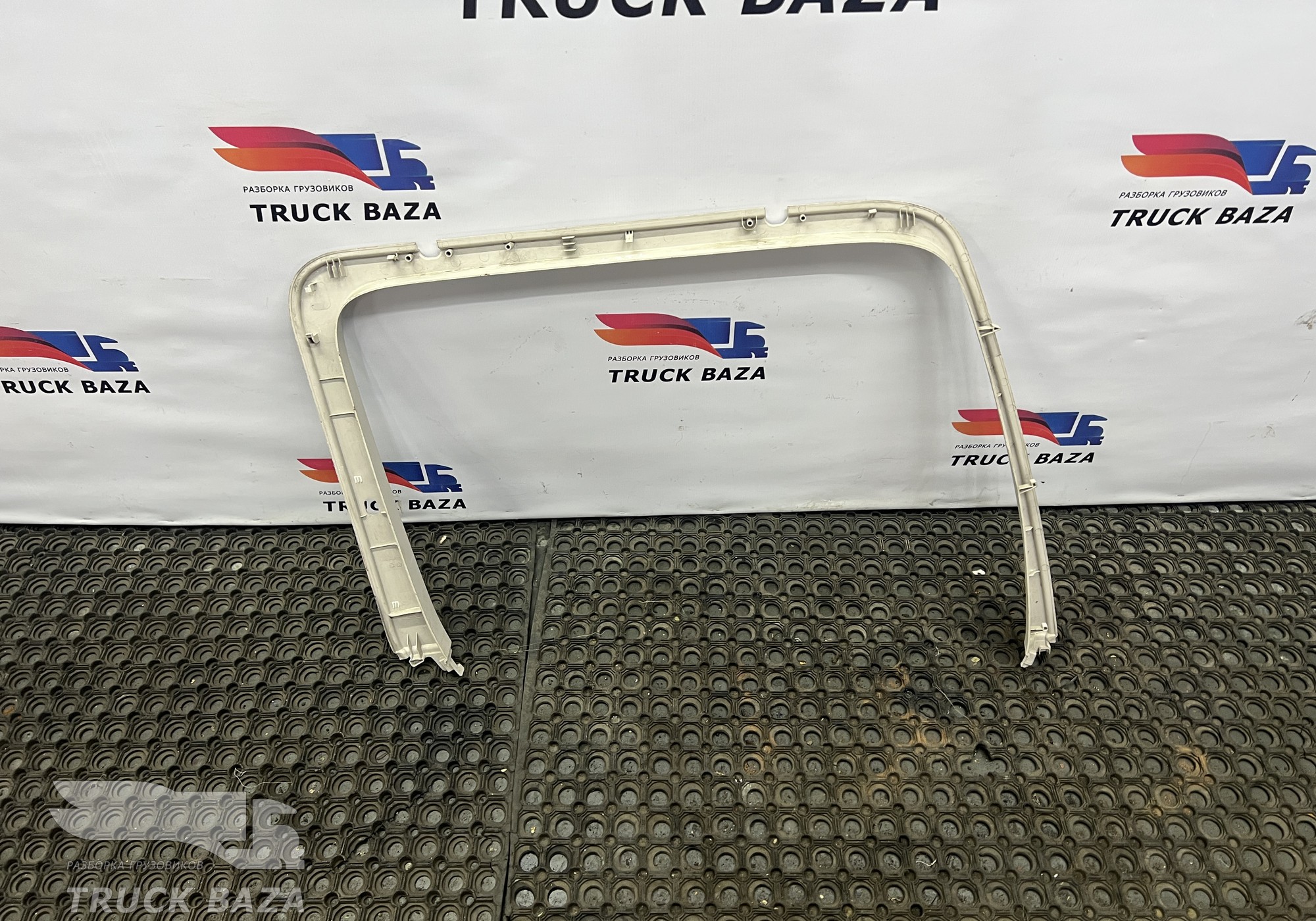 652066102060 Накладка двери правая для КАМАЗ 54901