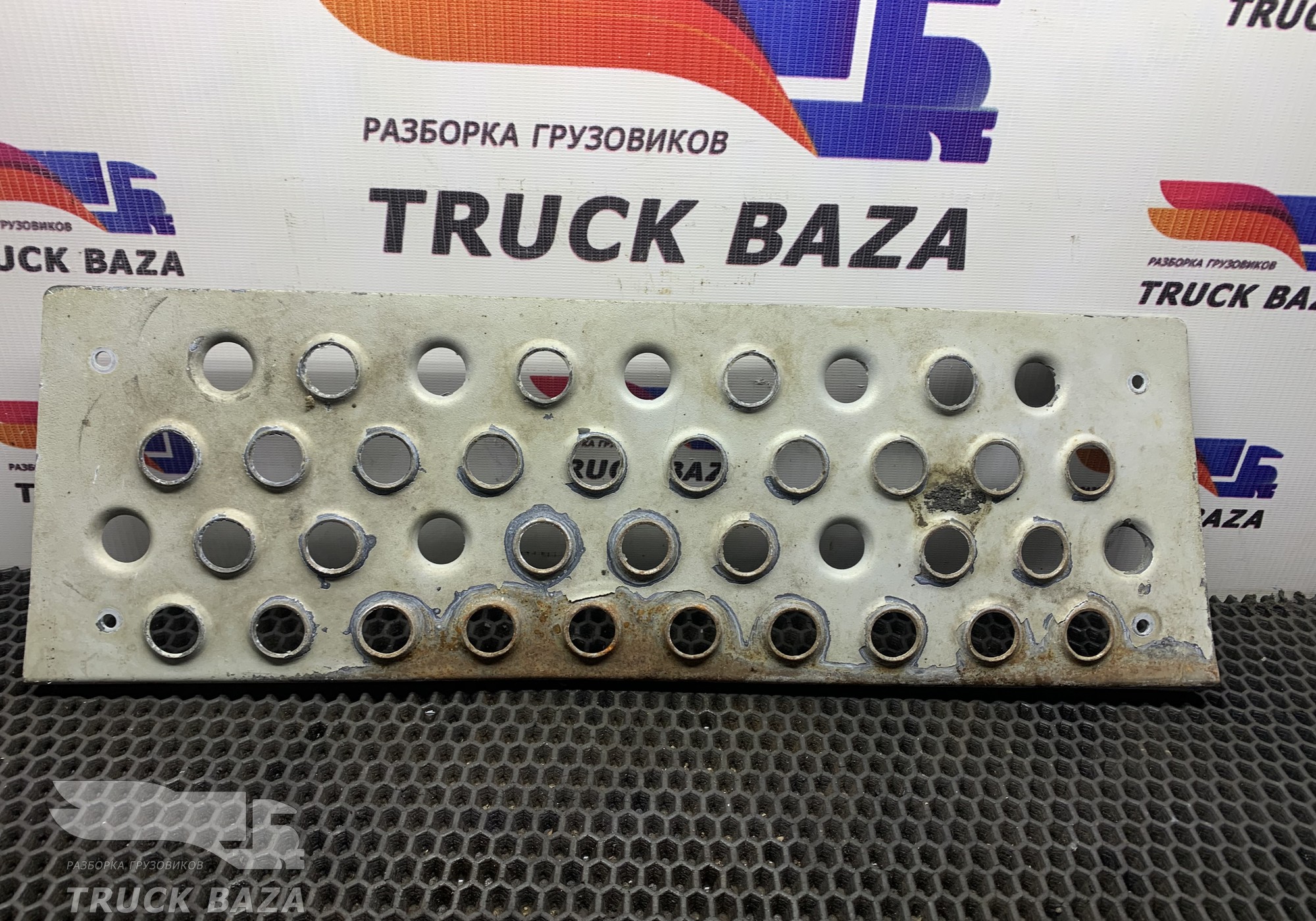 A9416663728 Подножка нижняя для Mercedes-Benz Axor II (с 2004 по 2010)