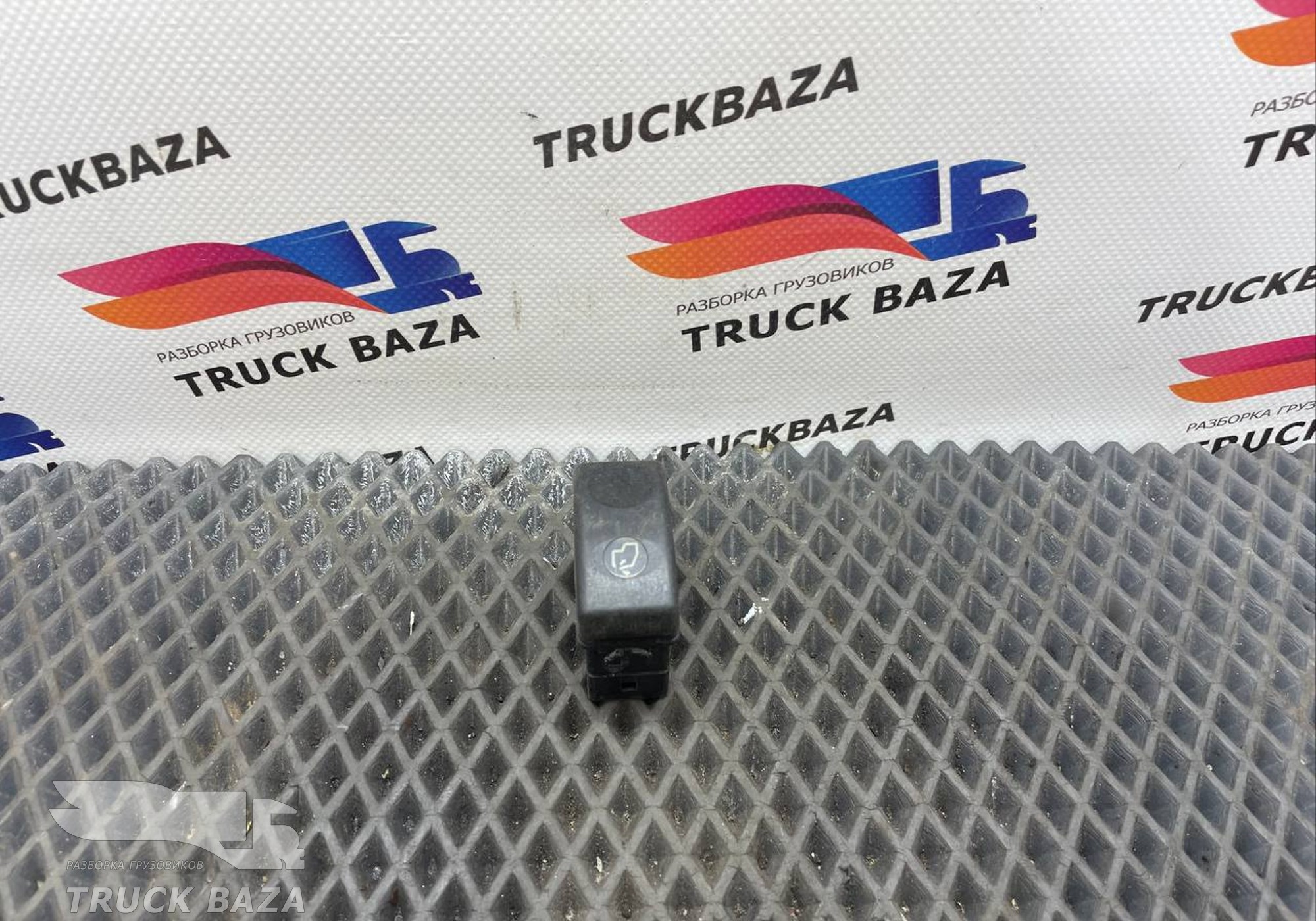 1435596 Кнопка люка для Daf XF105 (с 2005)