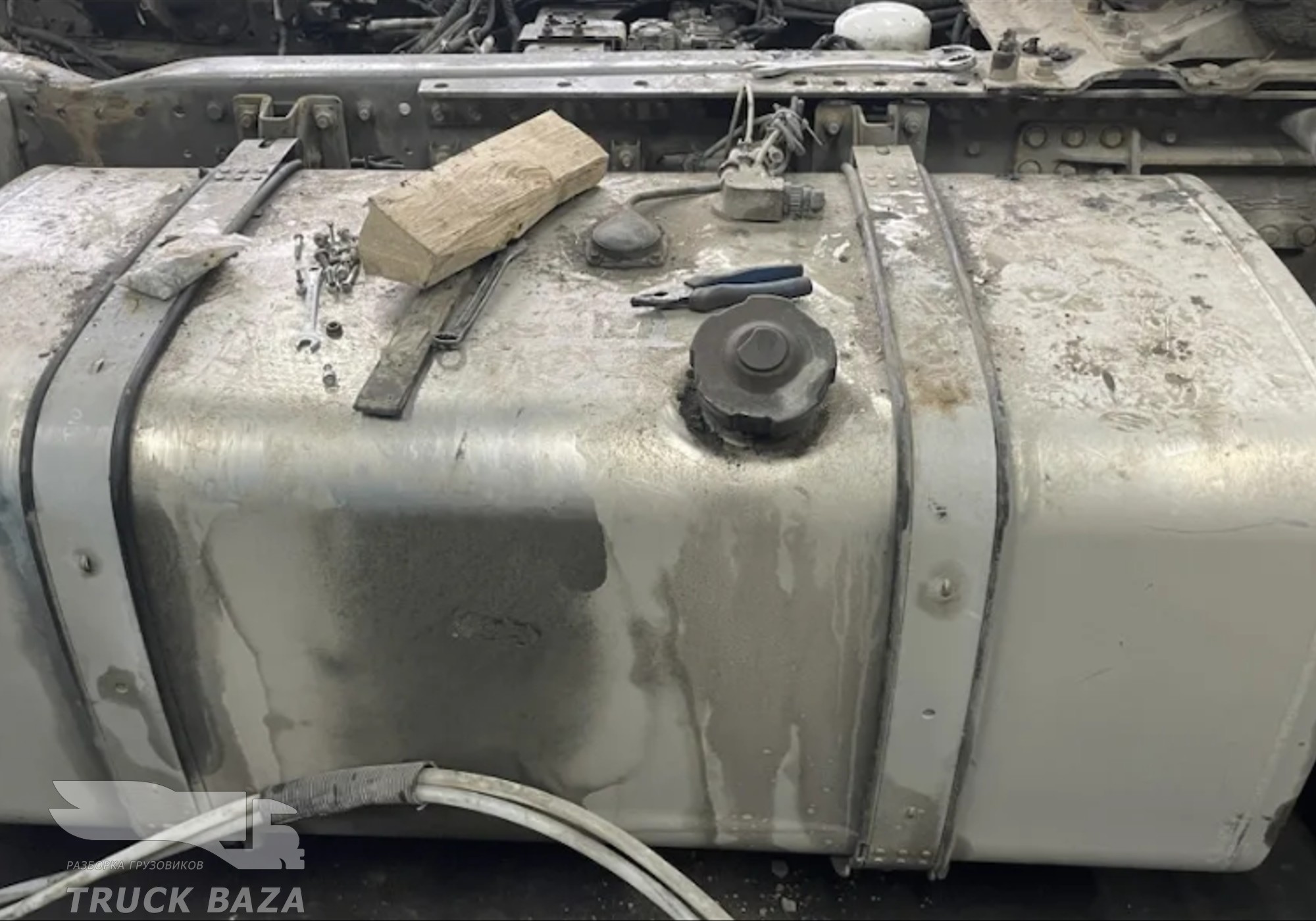 WG9925555001 Бак топливный 560L для Sinotruk Sitrak C7H