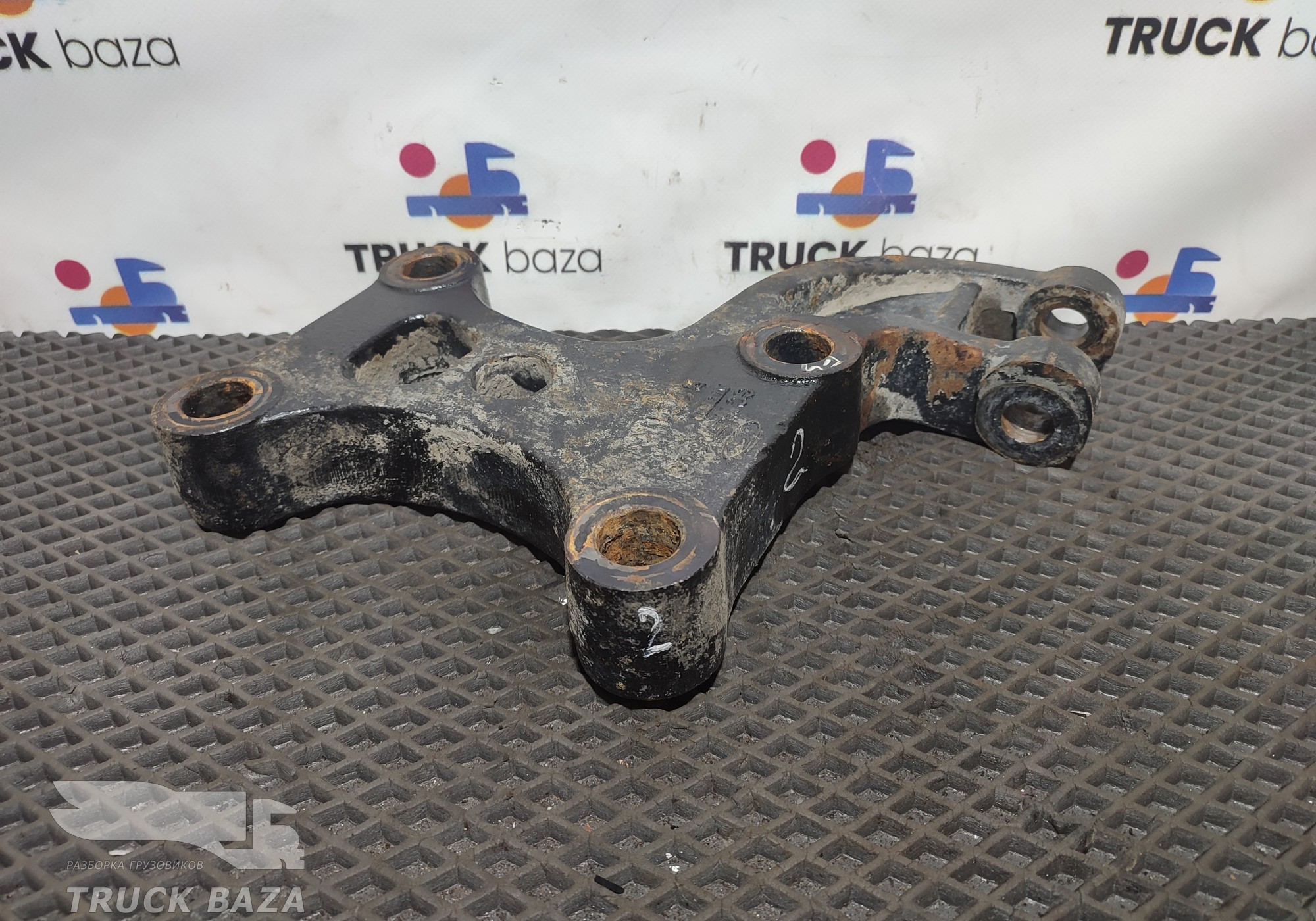 GC465796DC Кронштейн передней рессоры правый для Ford F-MAX (с 2018)