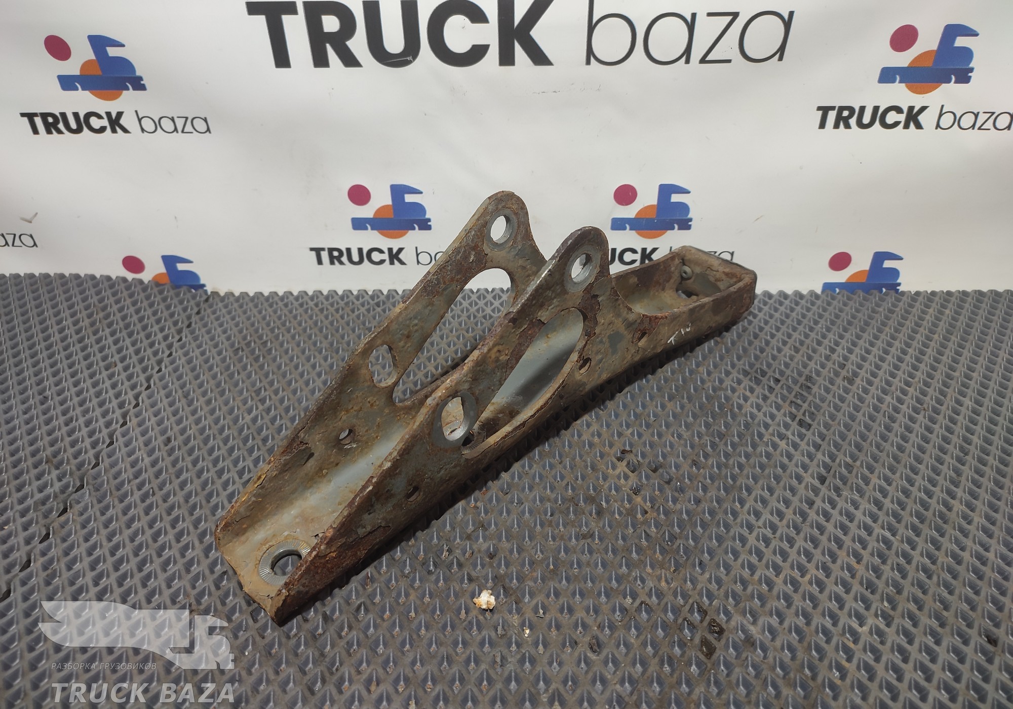 810W417010076 Кронштейн амортизатора передний для Sinotruk Sitrak C7H