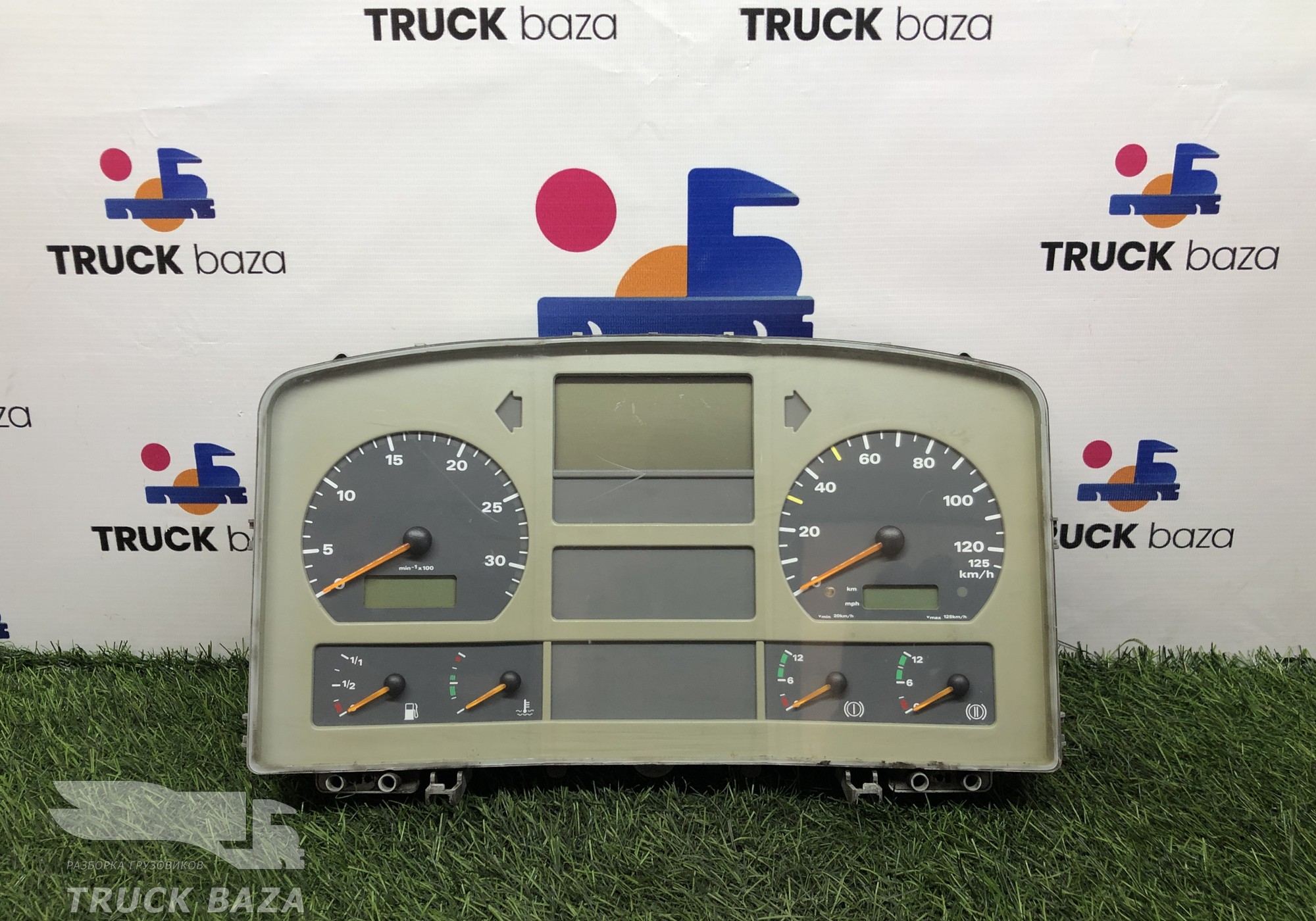 81272026125 Панель приборов