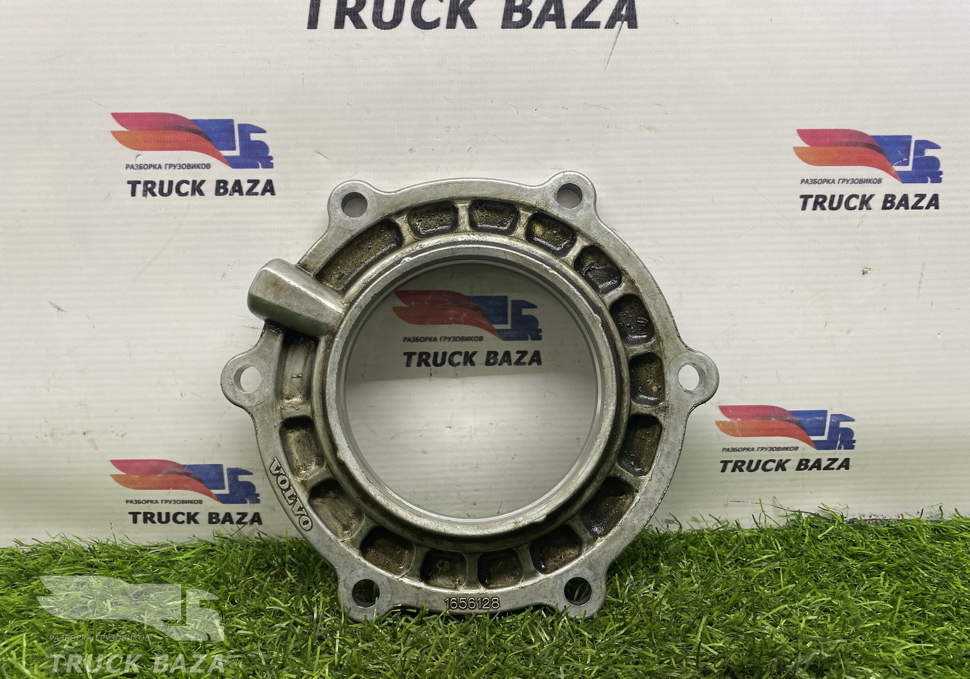 1656128 Крышка МКПП передняя для Volvo FH