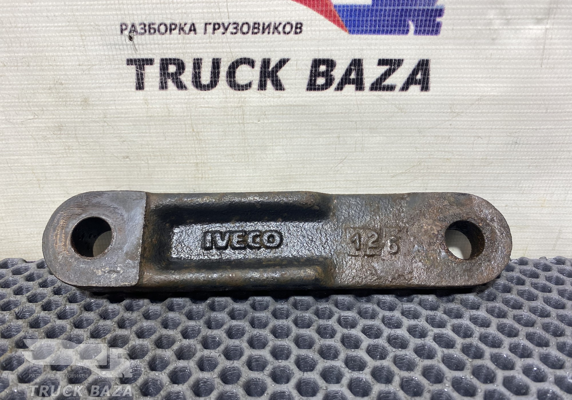 8165566 Проставка траверсы КПП для Iveco EuroTech