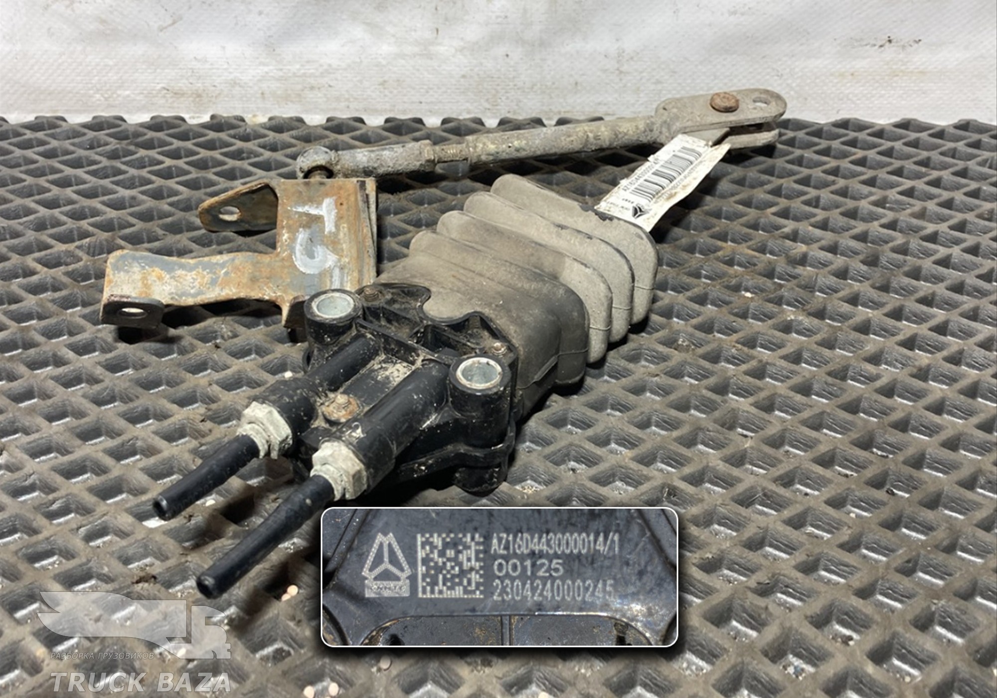AZ16D443000014 Кран уровня пола для Sinotruk Sitrak C7H